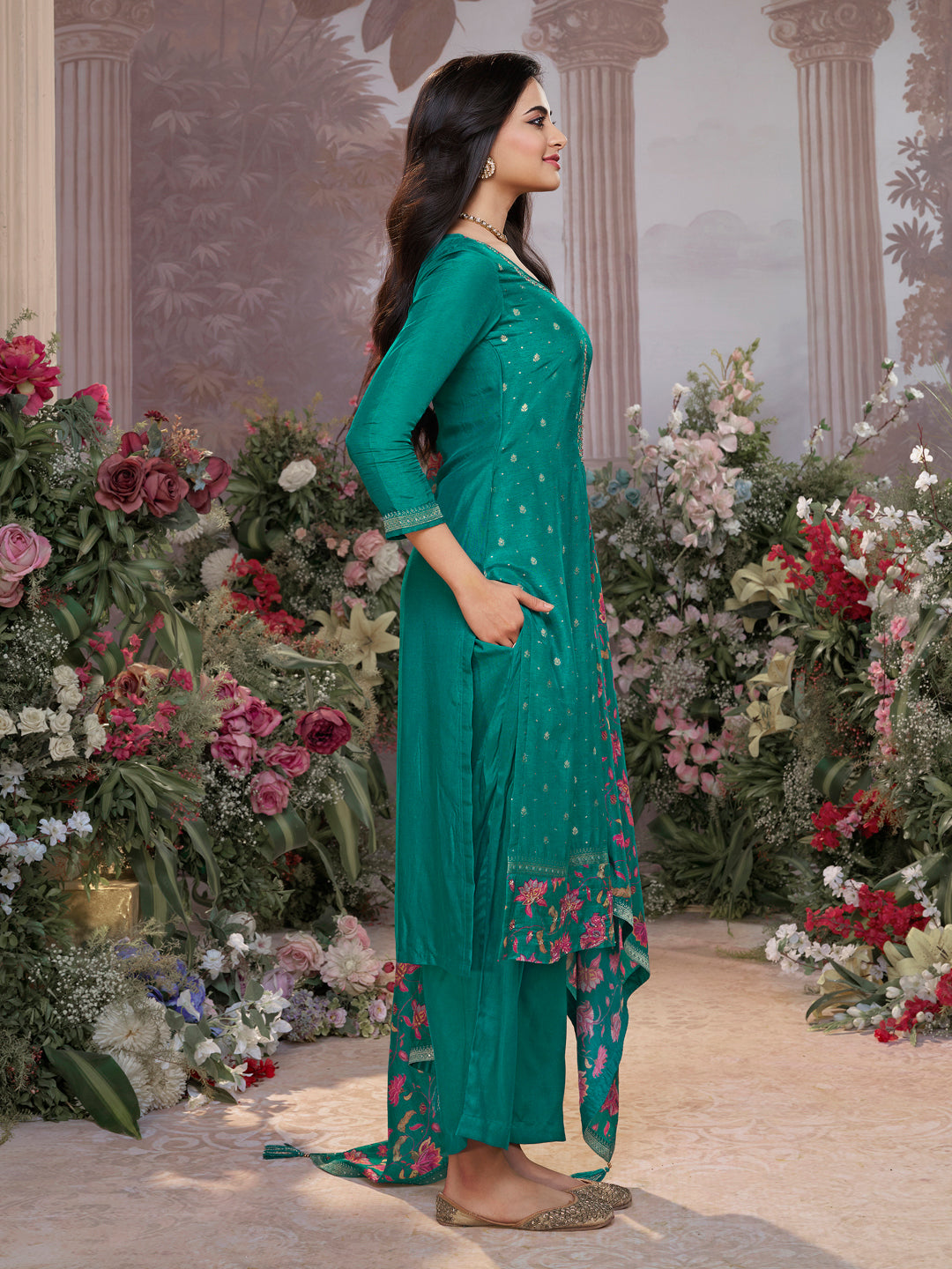 Green Dola Silk Kurta Set with Jacquard Work, Paired with a Dola Silk Digital Printed Dupatta