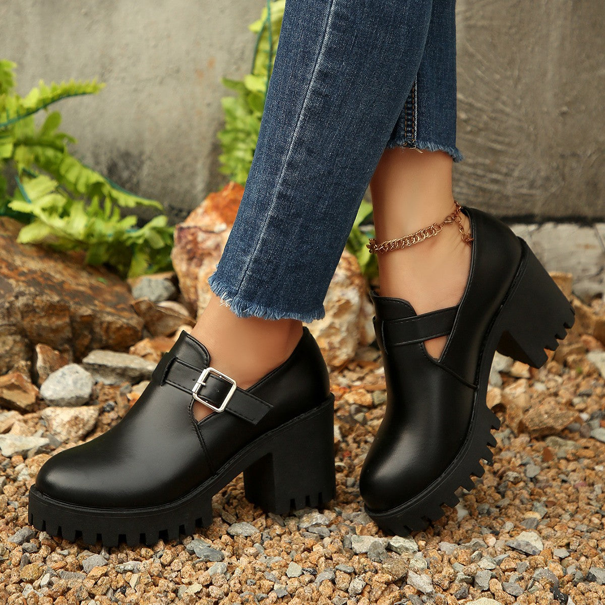 Women’s Elevare Buckle Round-Toe Platform Pumps – Chunky Heel Fashion Shoes (US 5–10)