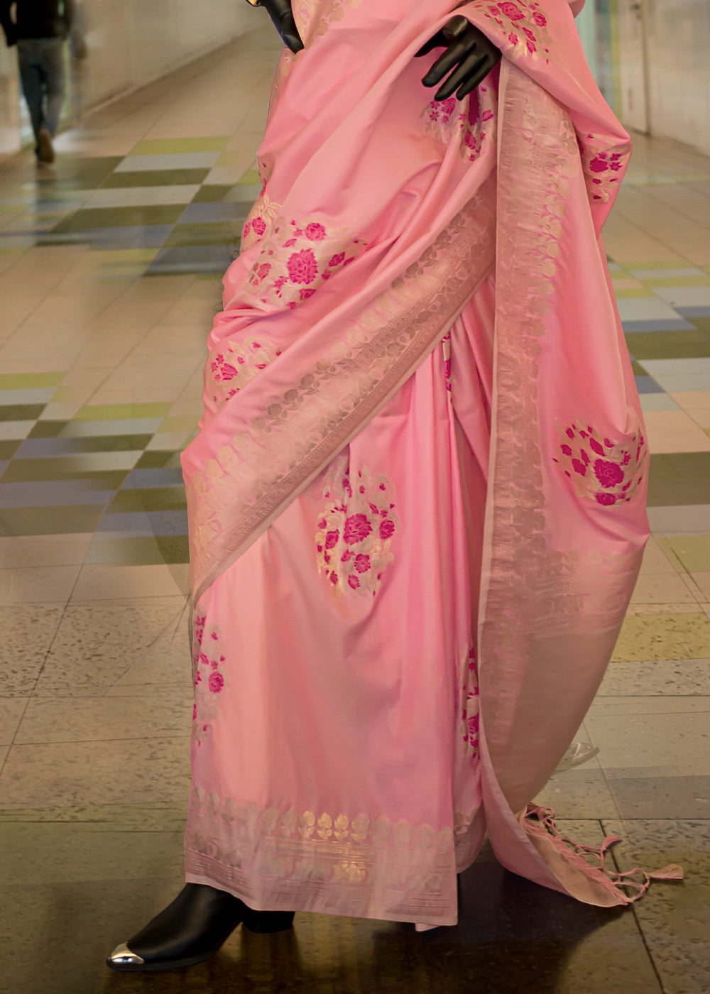 Elegant Taffy Pink Handloom Woven Banarasi Silk Saree with traditional motifs