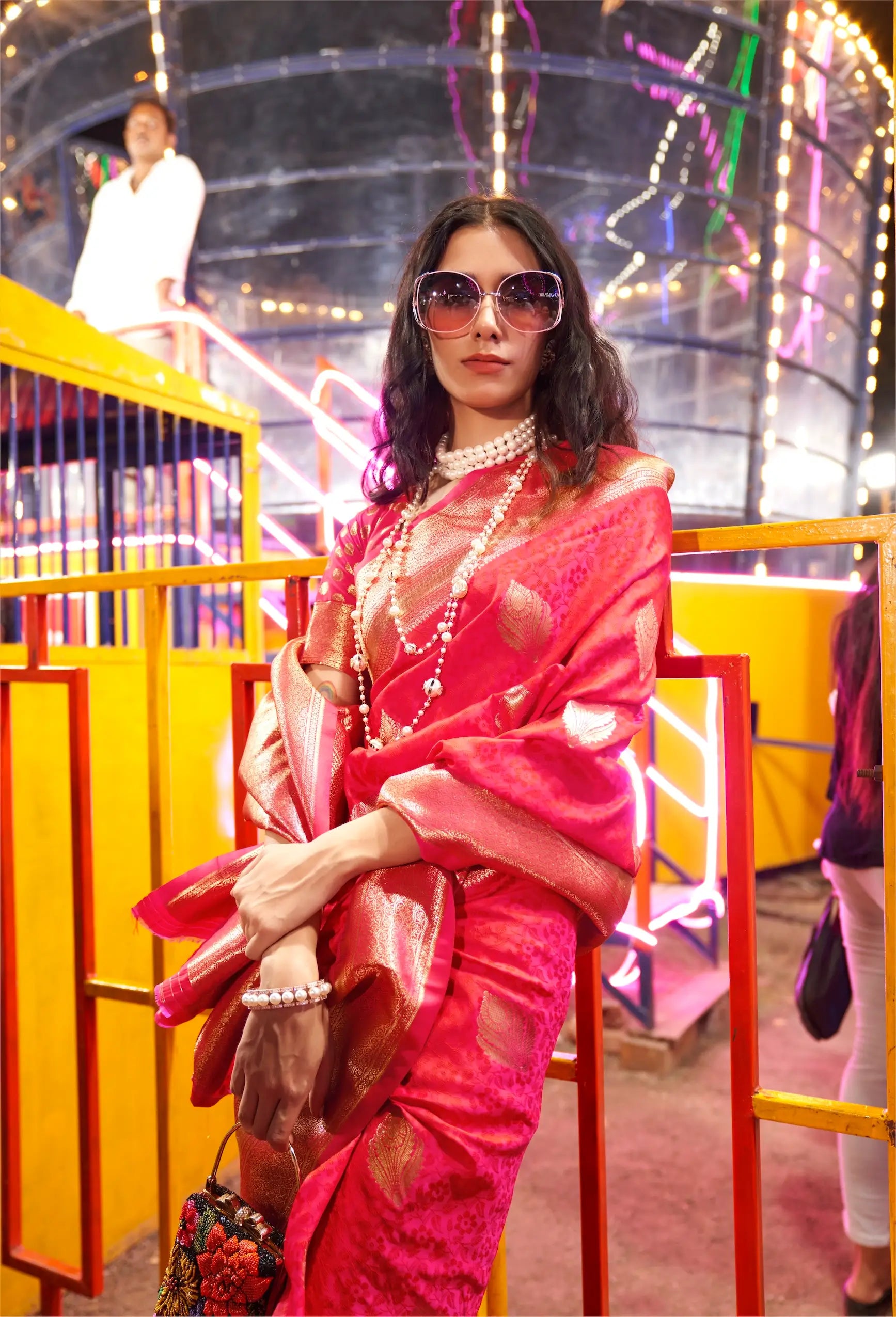 Red Handloom Weaving Silk Saree With Handwoven Art - qivii