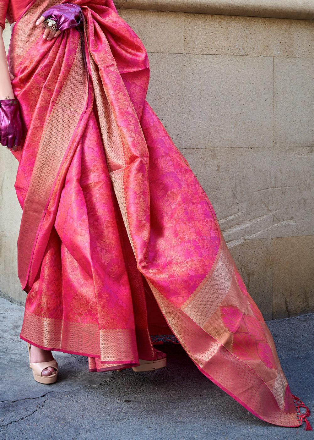 Deep Pink Handwoven Two Tone Organza Silk Saree