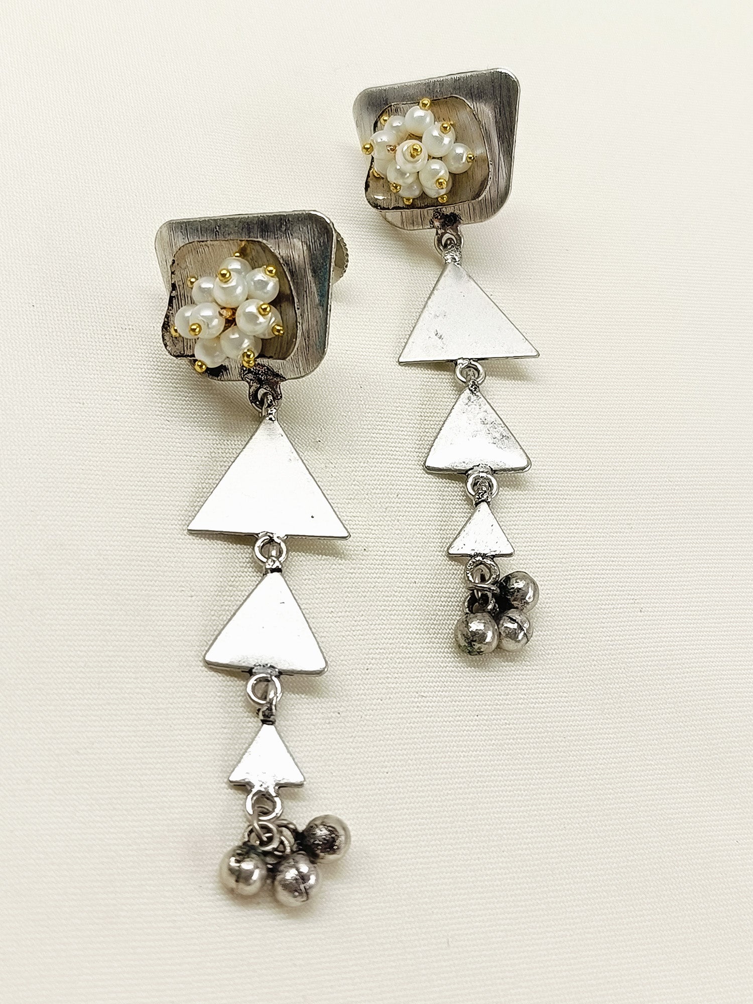 Ichha White Pearl Oxidized Earring
