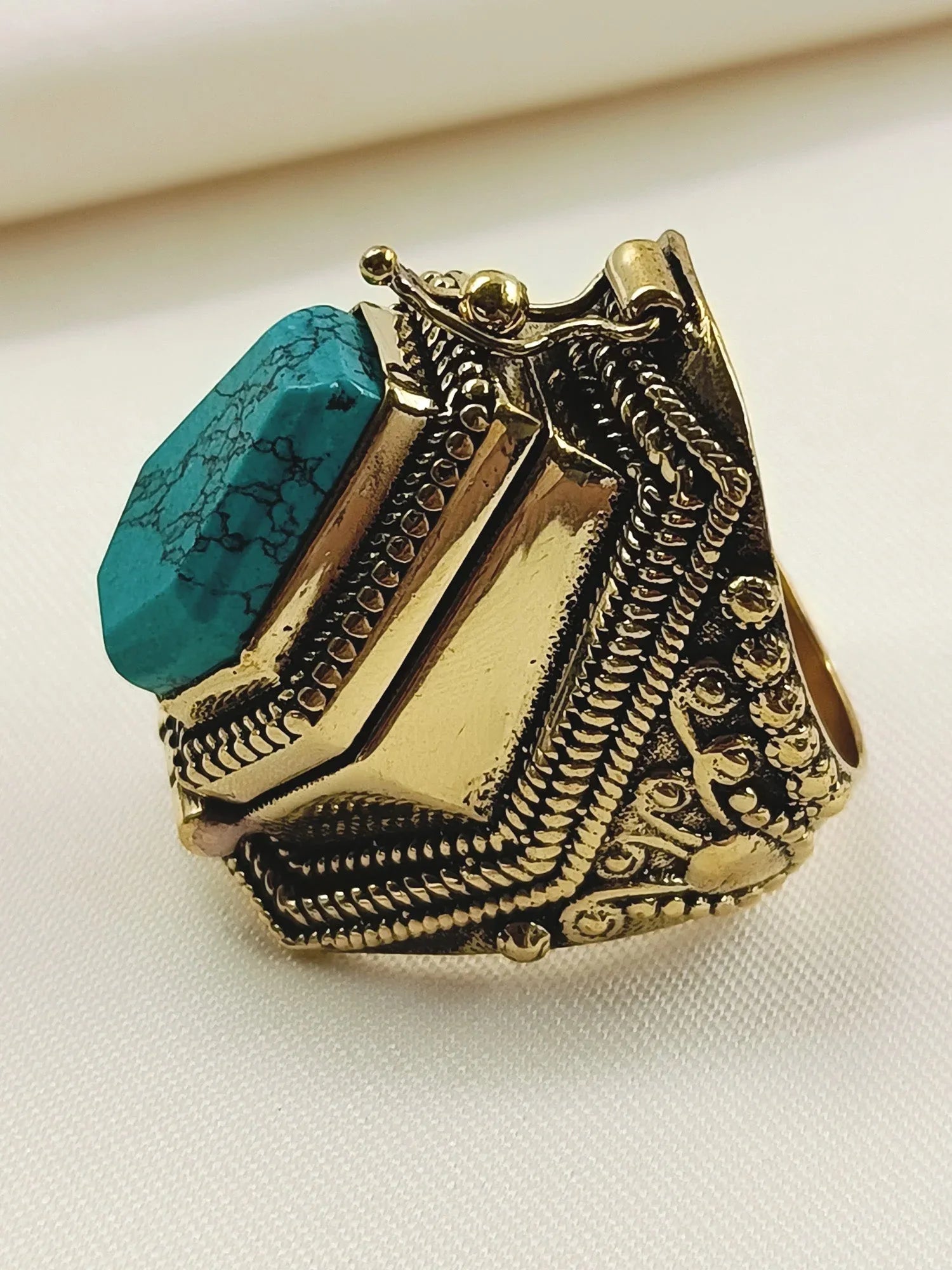 Abhigya Firozi Western Finger Ring