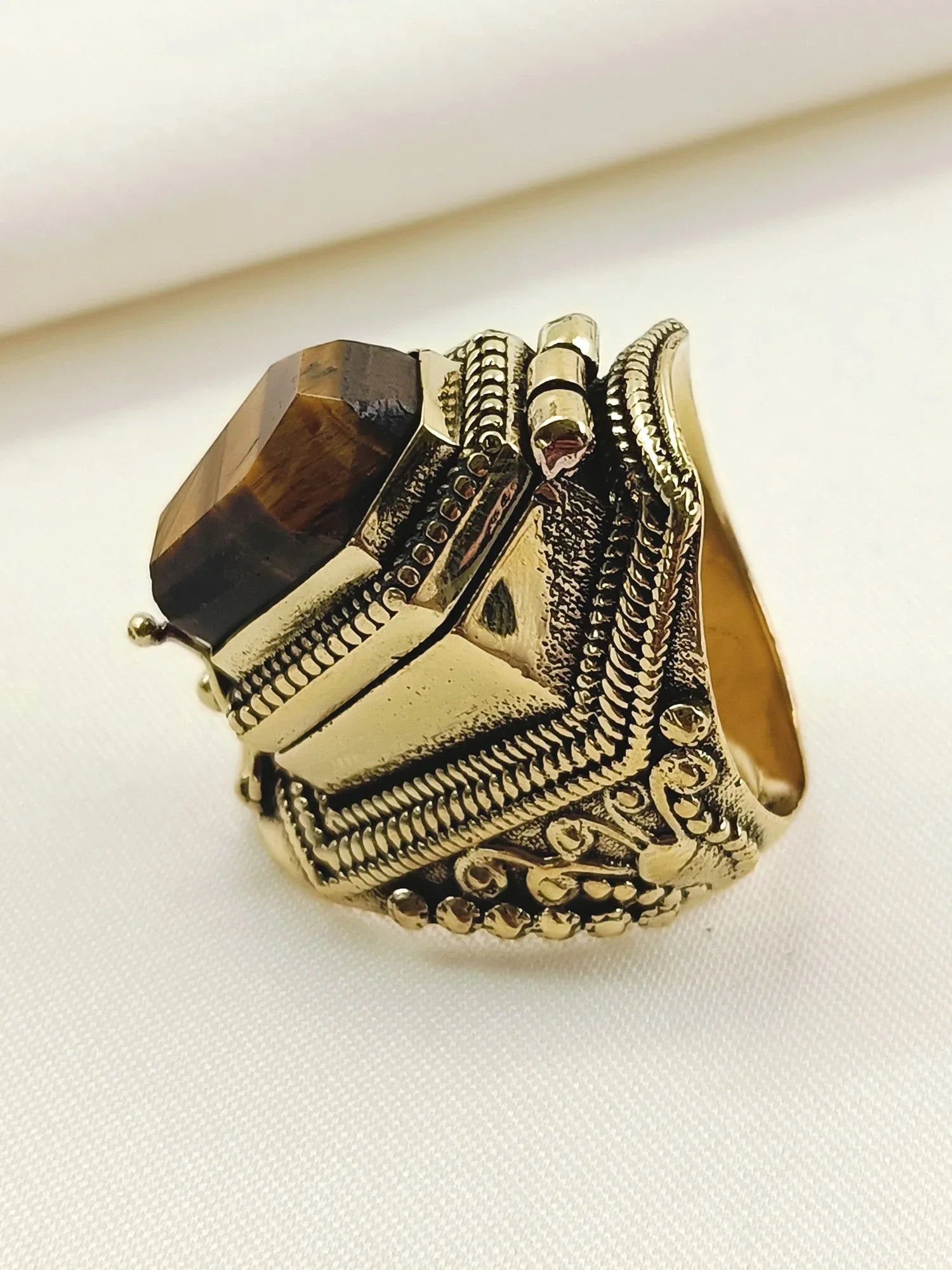 Shamika Brown Western Finger Ring
