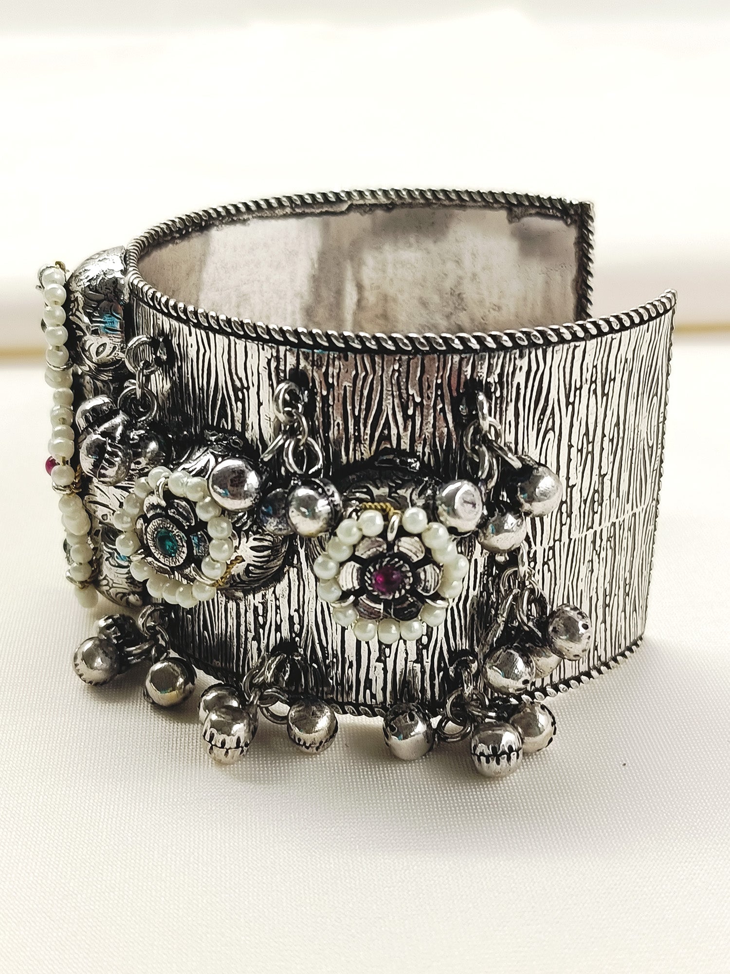 Vrndavanesvari R&G Oxidized Bracelet