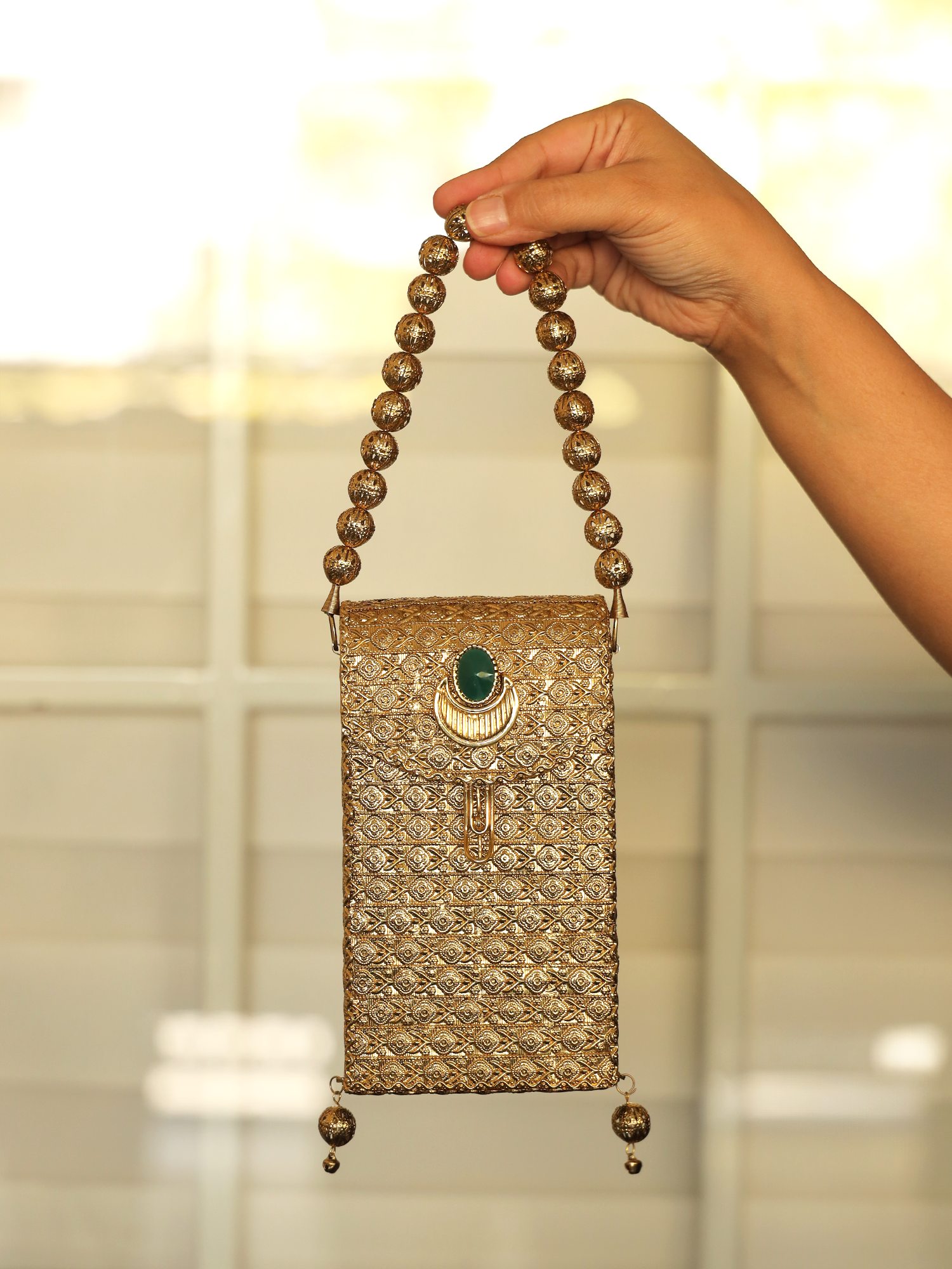 Saavi Green Golden Mobile Pouch - qivii