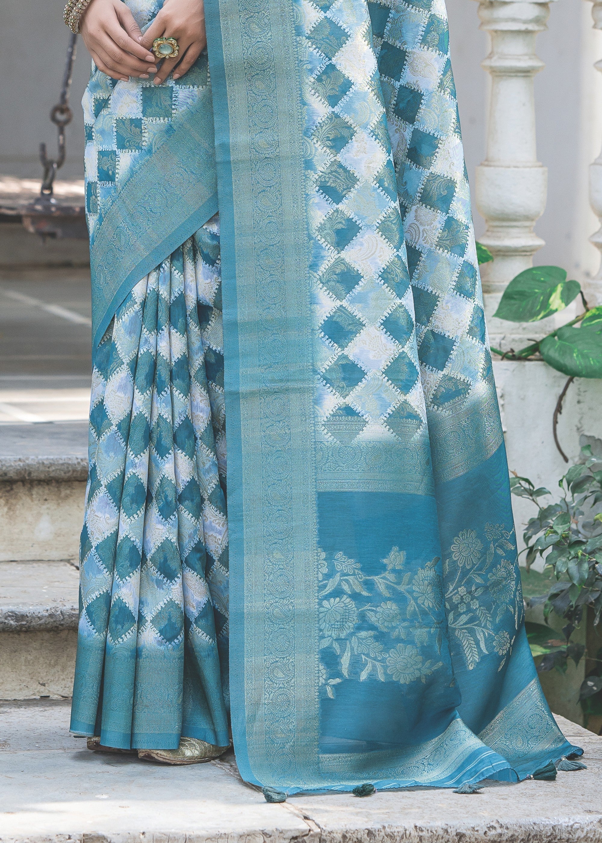 Azure Blue Woven Silk Saree with Contrast Pallu - qivii