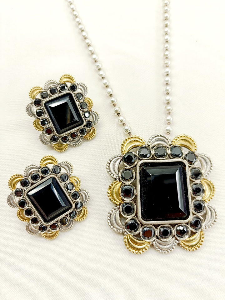 Fulwari Black Oxidized Pendant Set