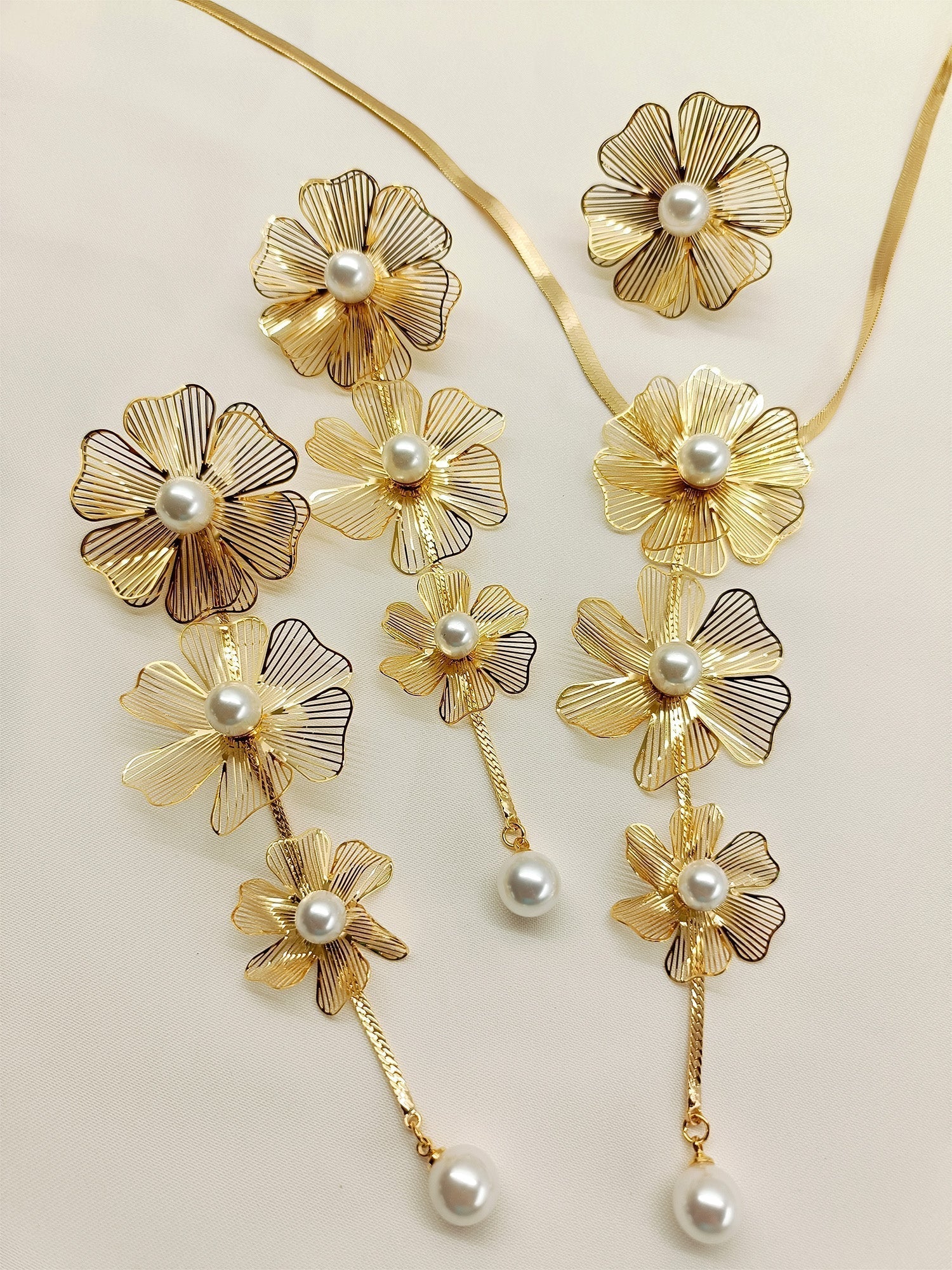 Ayra White Western Necklace Set - qivii