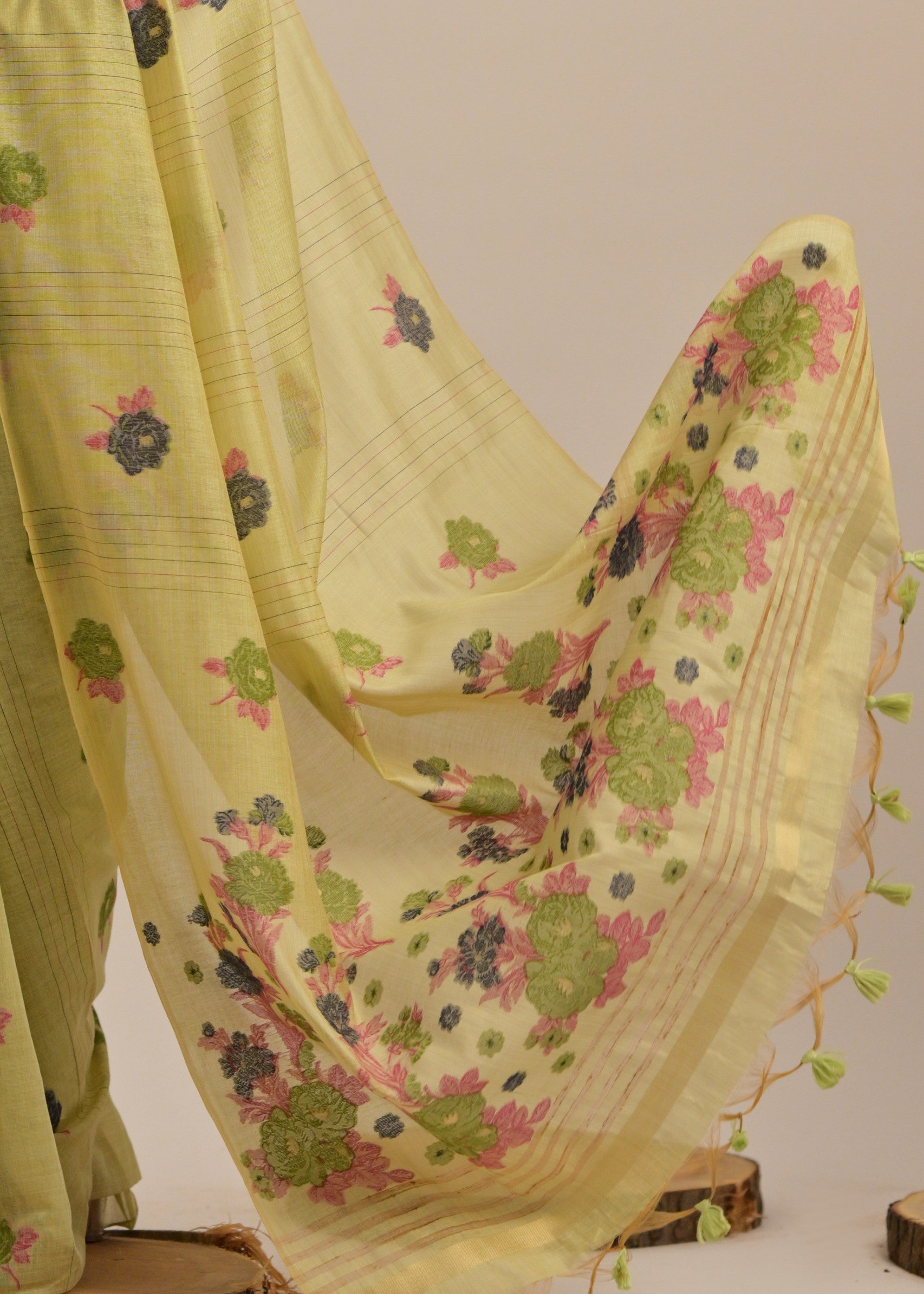 Pista Green Thread Woven Cotton Saree With Contrast Blouse - qivii