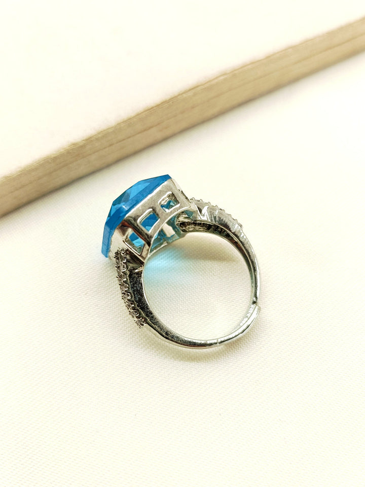 Elegant and eye-catching finger ring featuring a stunning sky blue American diamond