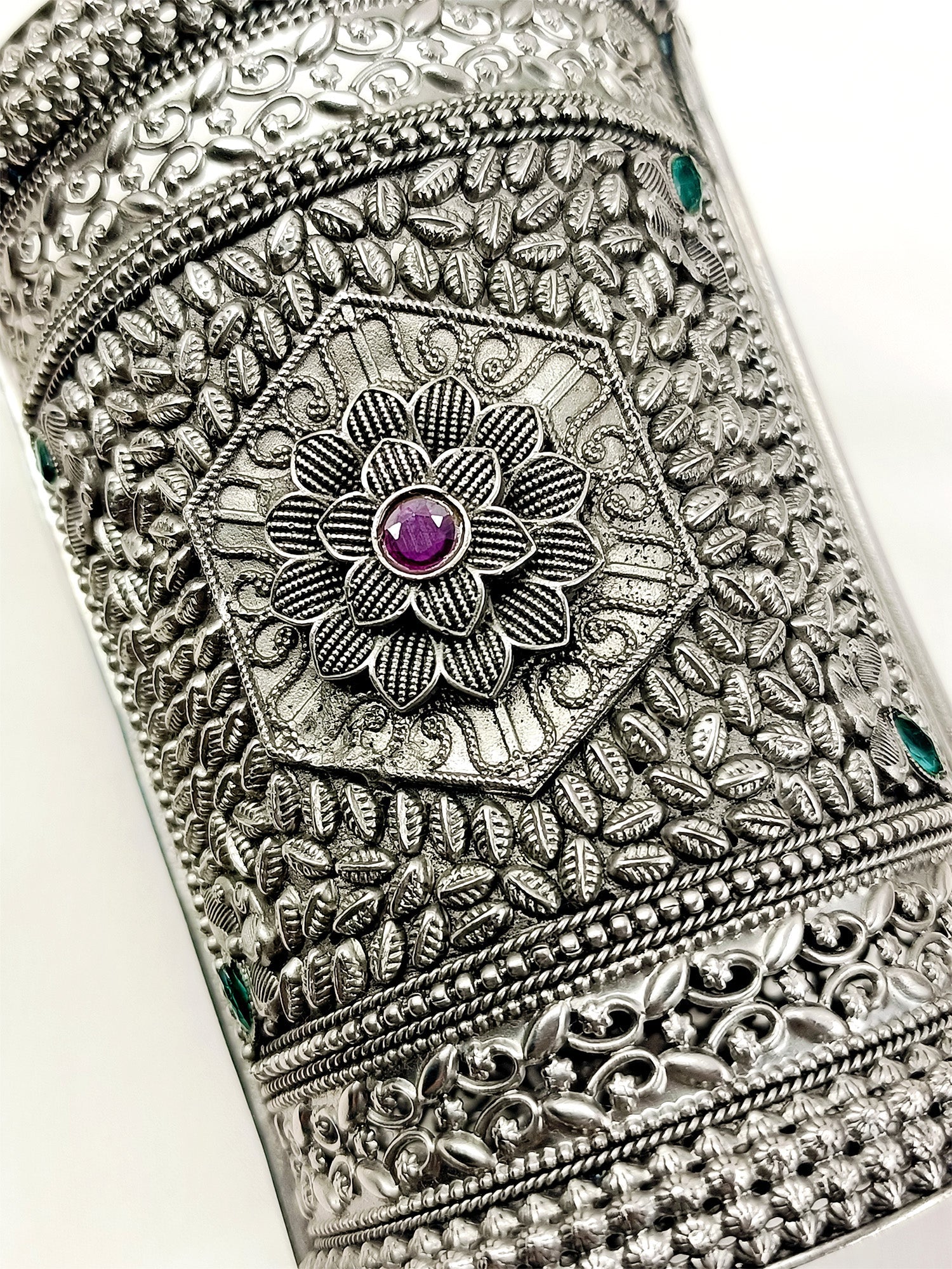 Nivriti R&G Oxidized Kada