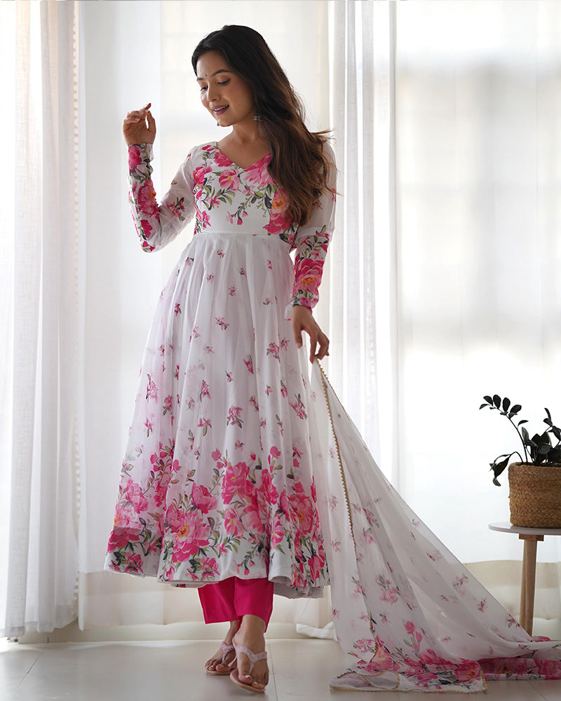 Stunning floral print and delicate lace trim on the sleeves of the anarkali suit