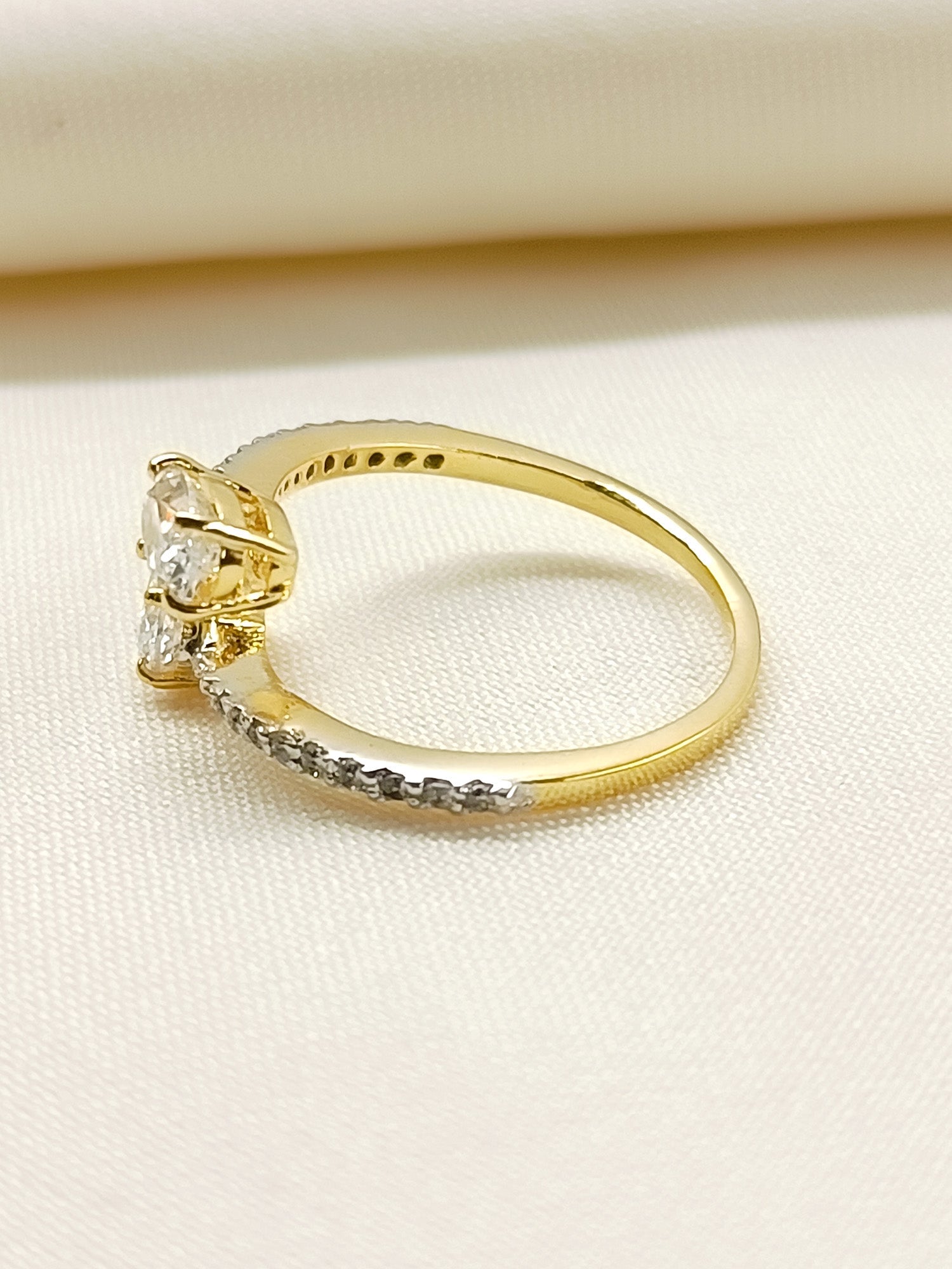 Haman 92.5 Silver Swarovski Stone Finger Ring - qivii