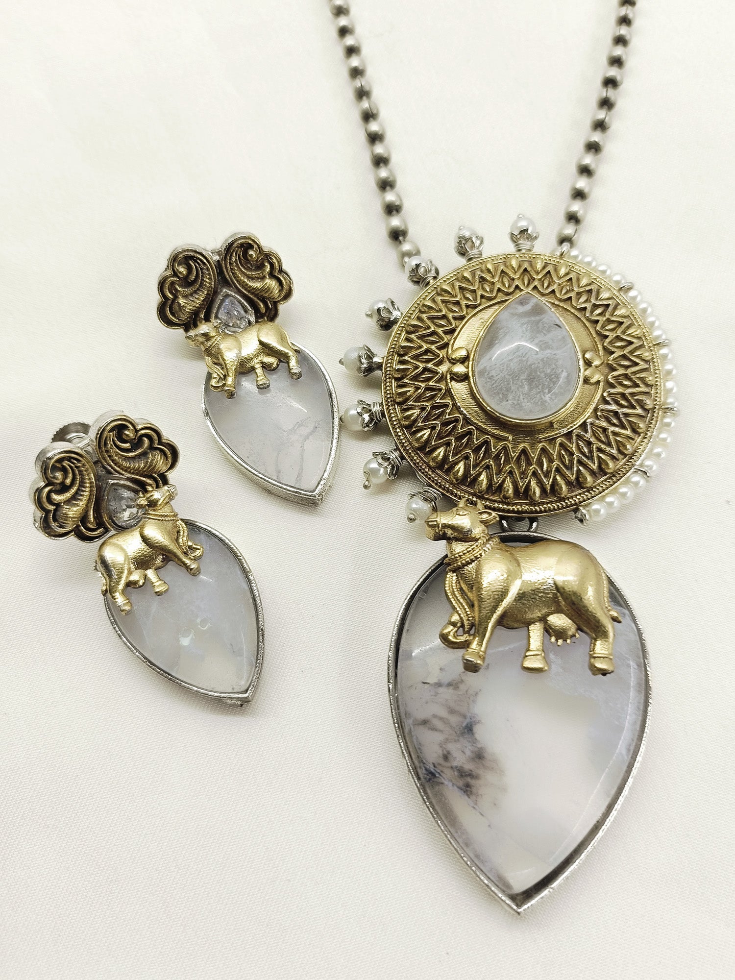 Swari Grey Oxidized Pendant Set