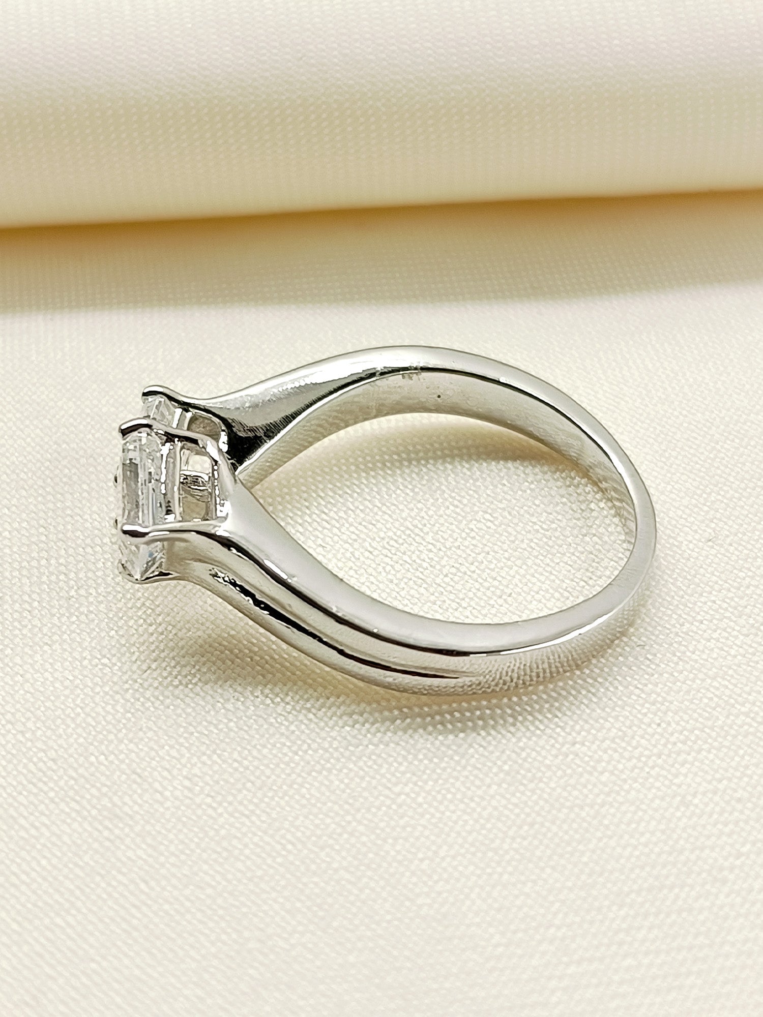 Indira 92.5 Silver Swarovski Stone Finger Ring - qivii