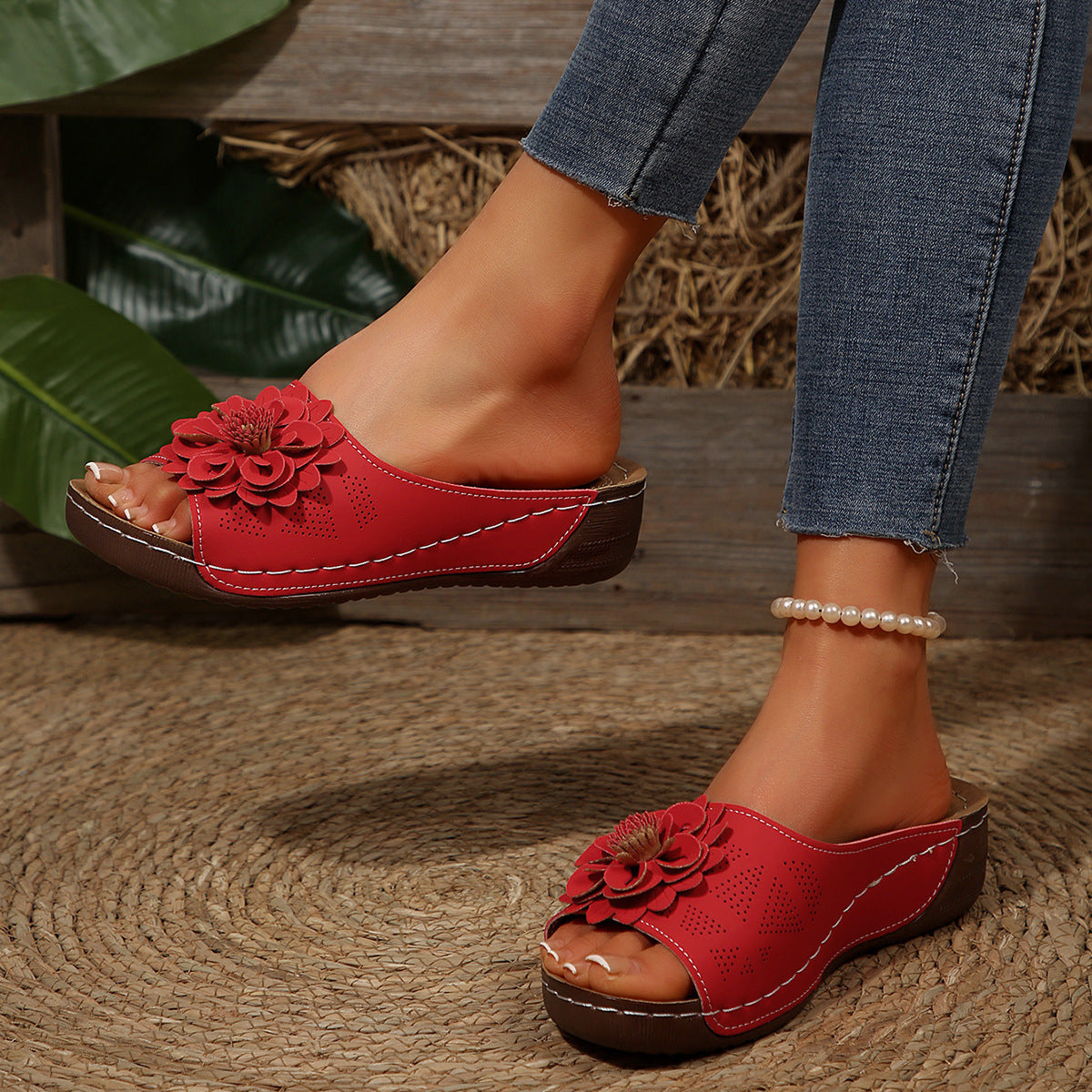 Women's Fleur Cutout Wedge Slides – Flower Appliqué Platform Sandals (US 5–11.5) (Copy)