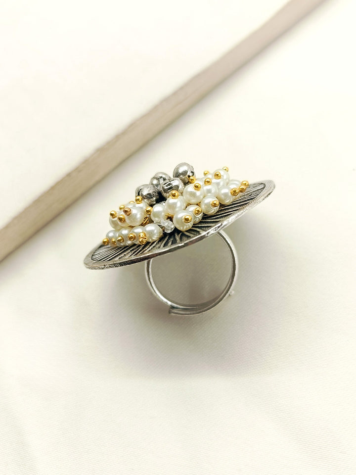 Bruna Cream Oxidized Finger Ring