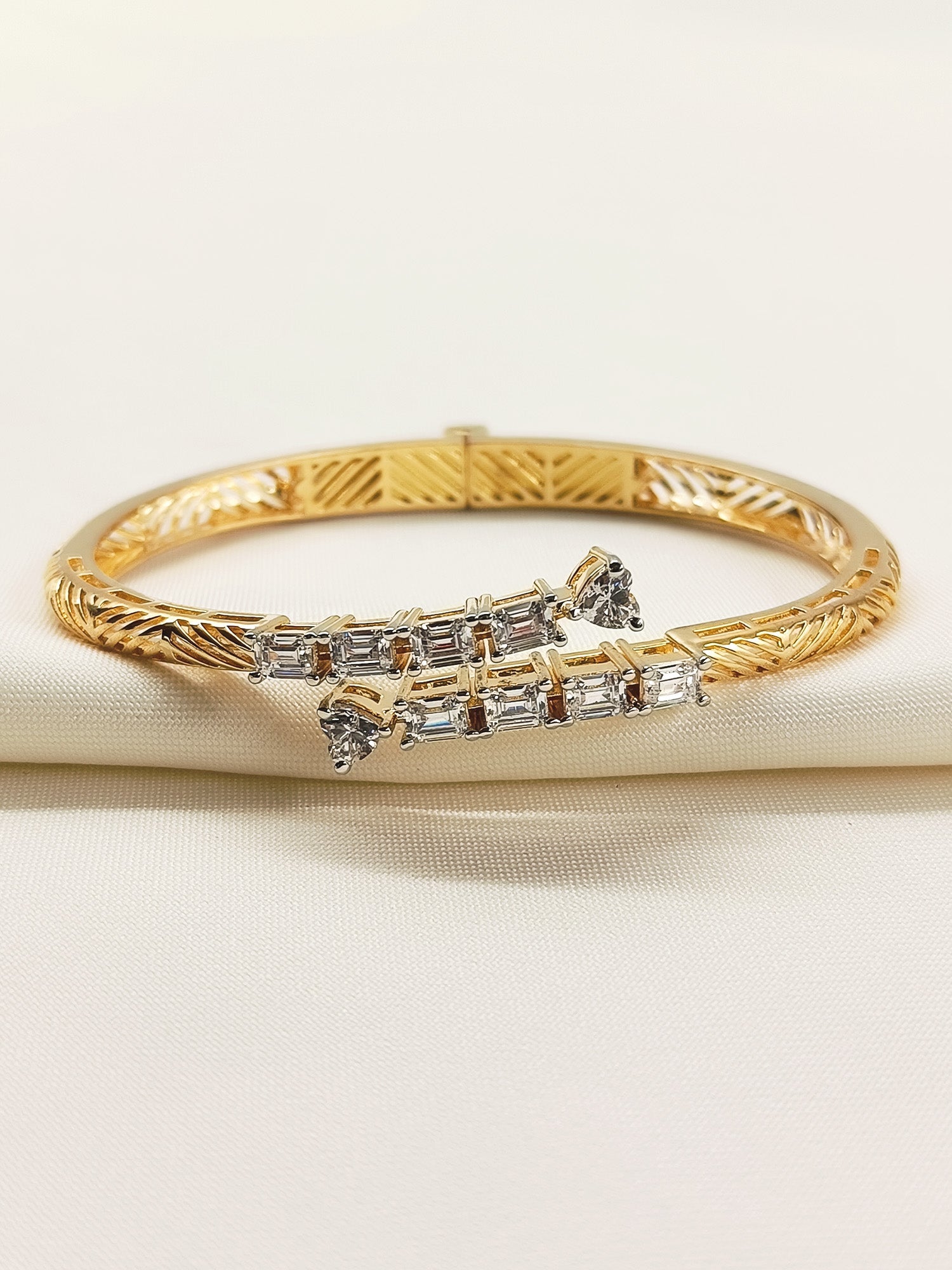 Erisha 92.5 Silver Swarovski Stone Bracelet - qivii