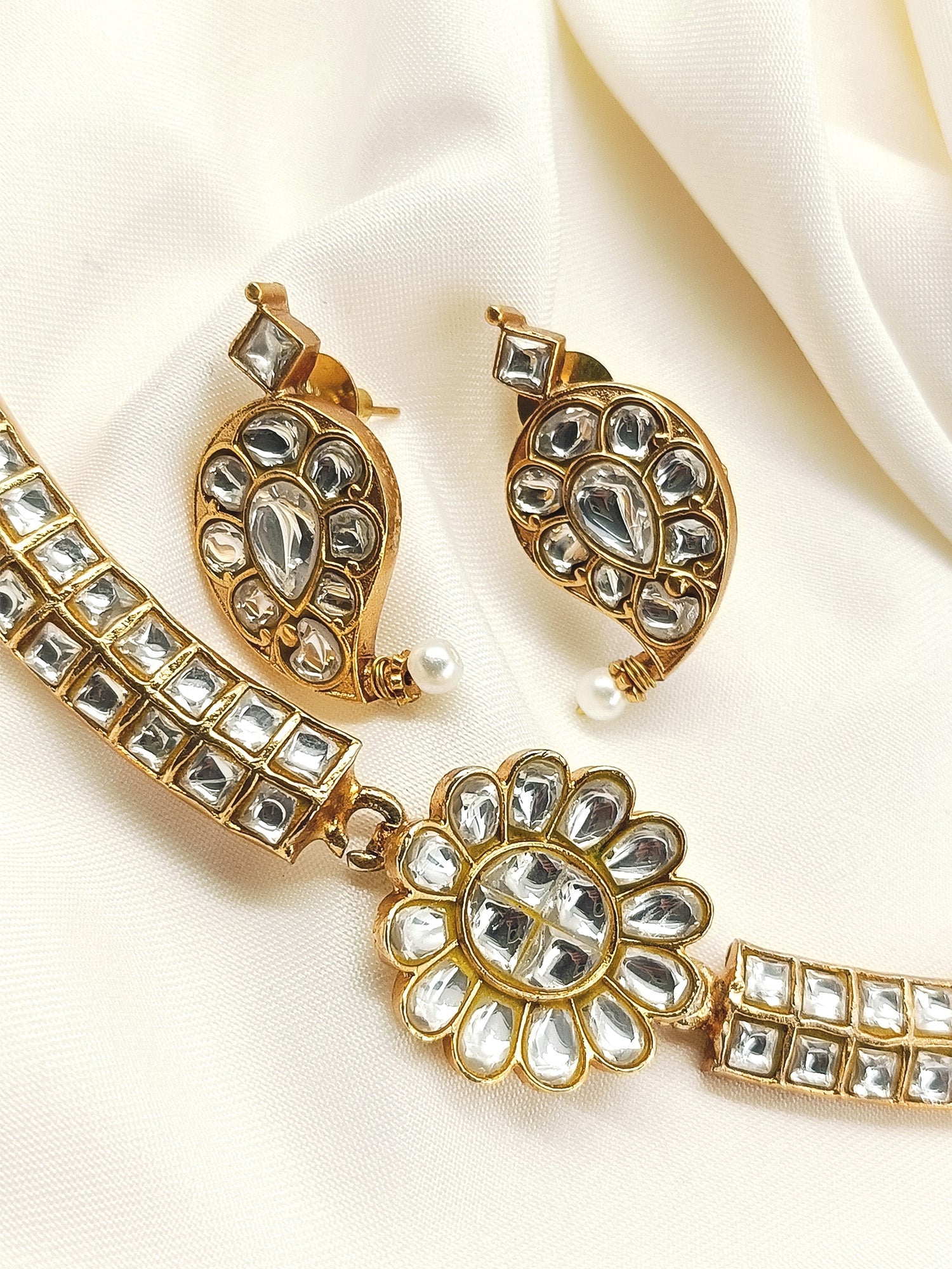Shrudhi White Hasli Styled Kundan Choker Set
