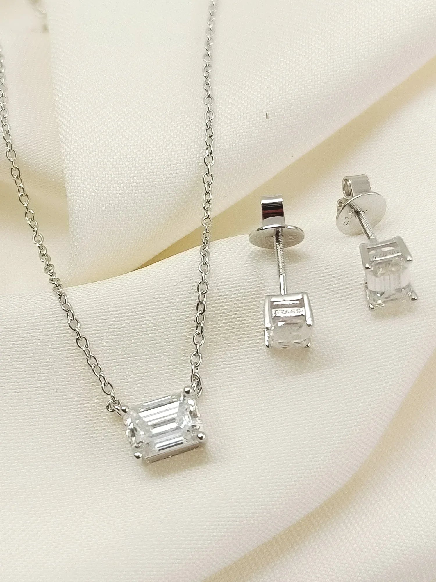 Qashi 92.5 Silver American Diamond Pendant Set