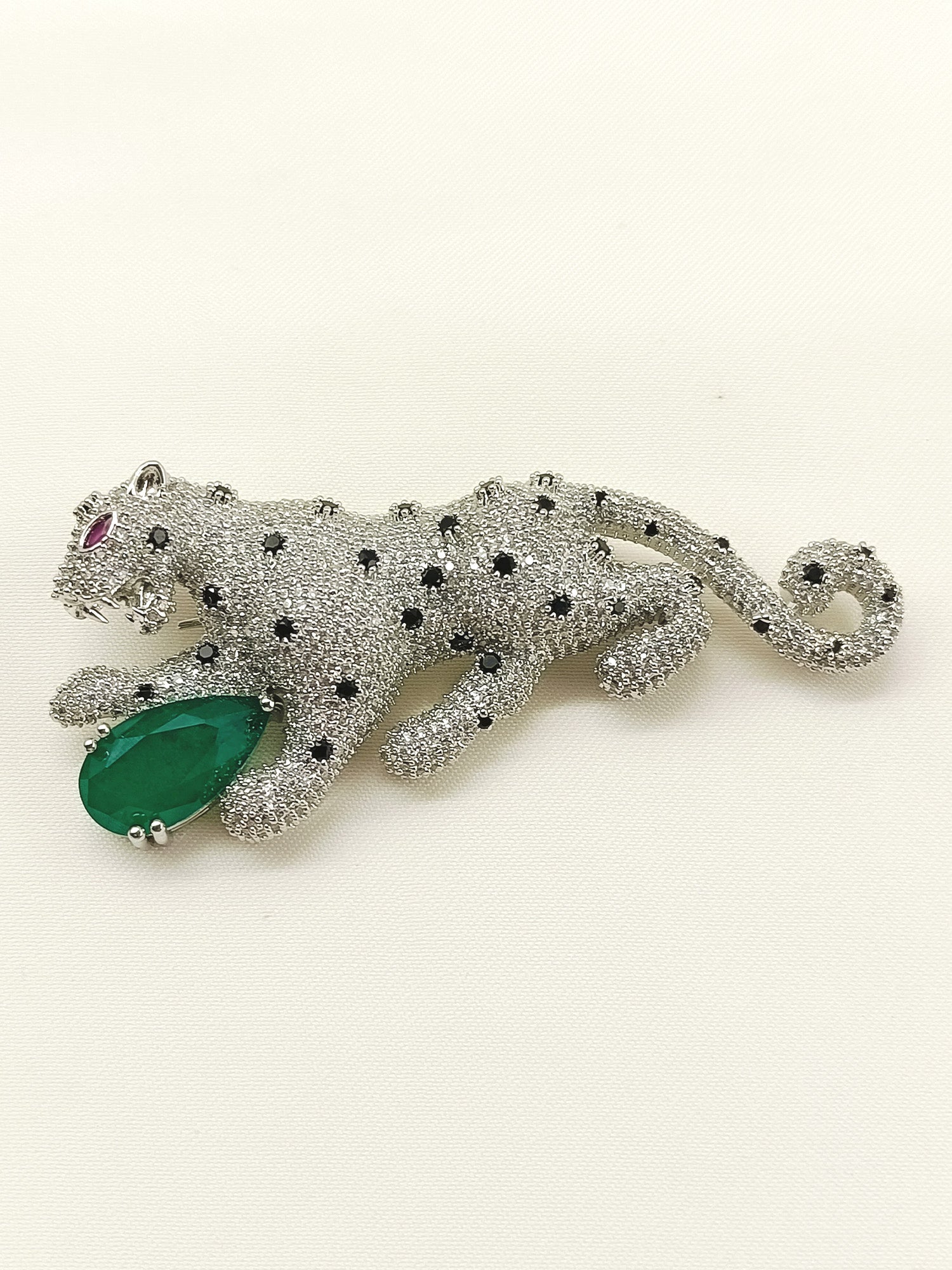 Hridaan Green Leopard Men's Brooch