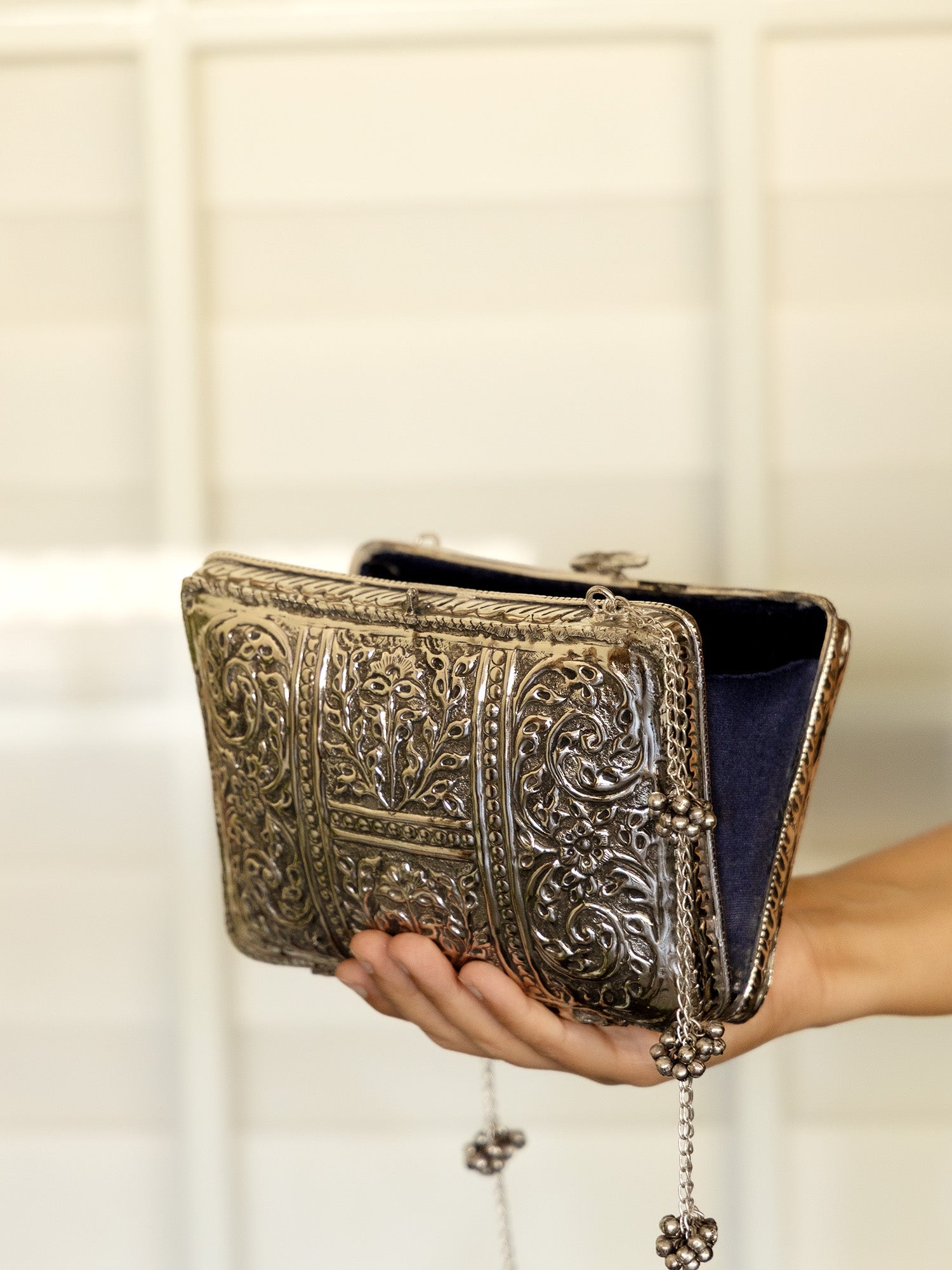 Munmun Silver Evening Clutch - qivii