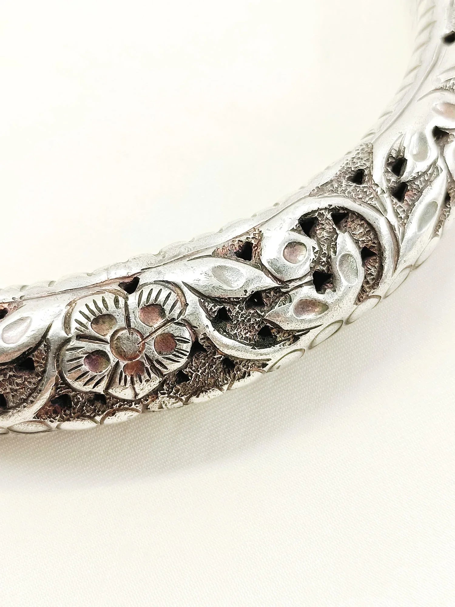 Ishira Plain Men's Neckpiece