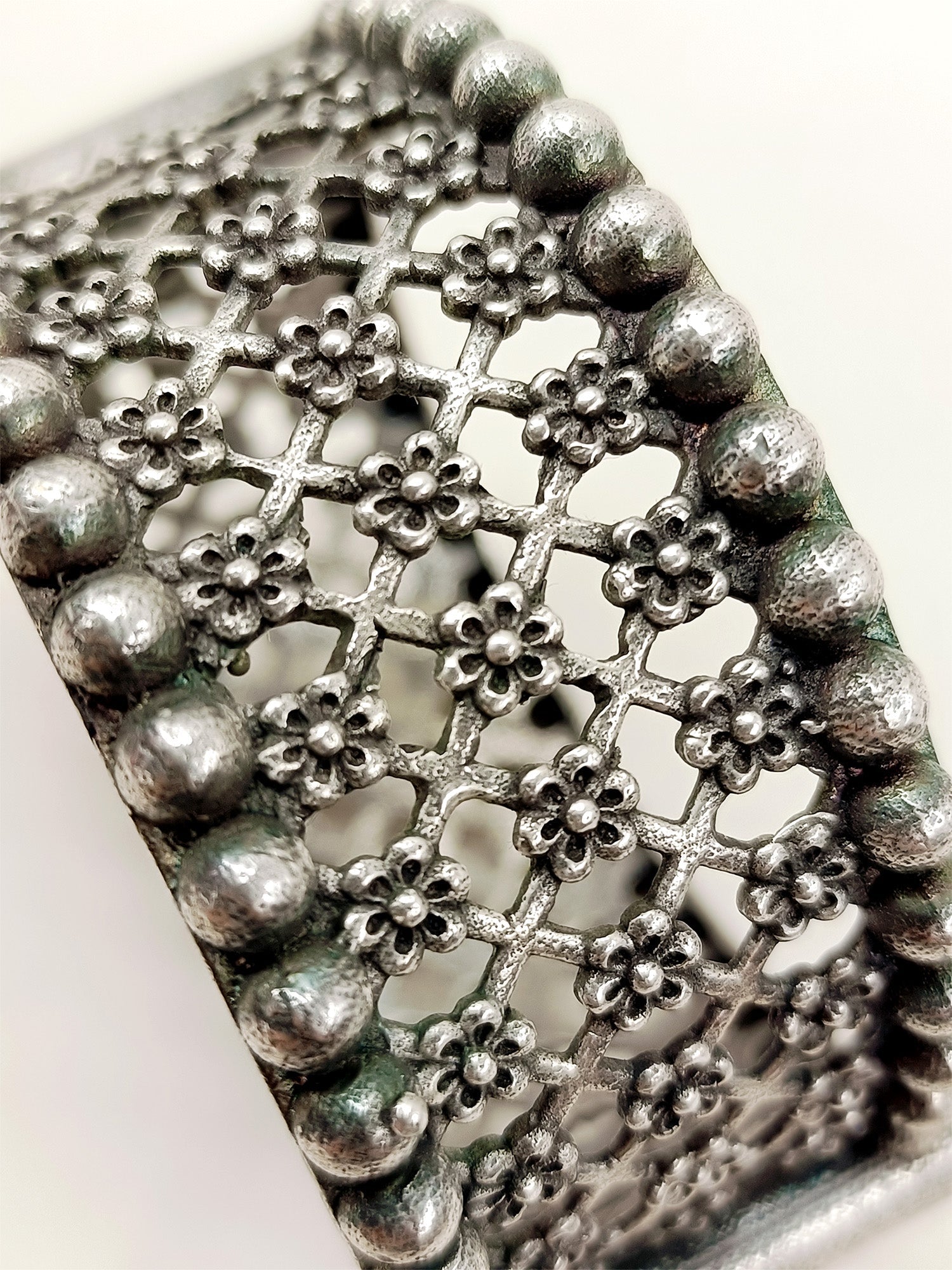 Aadhira Plain Oxidized Kada