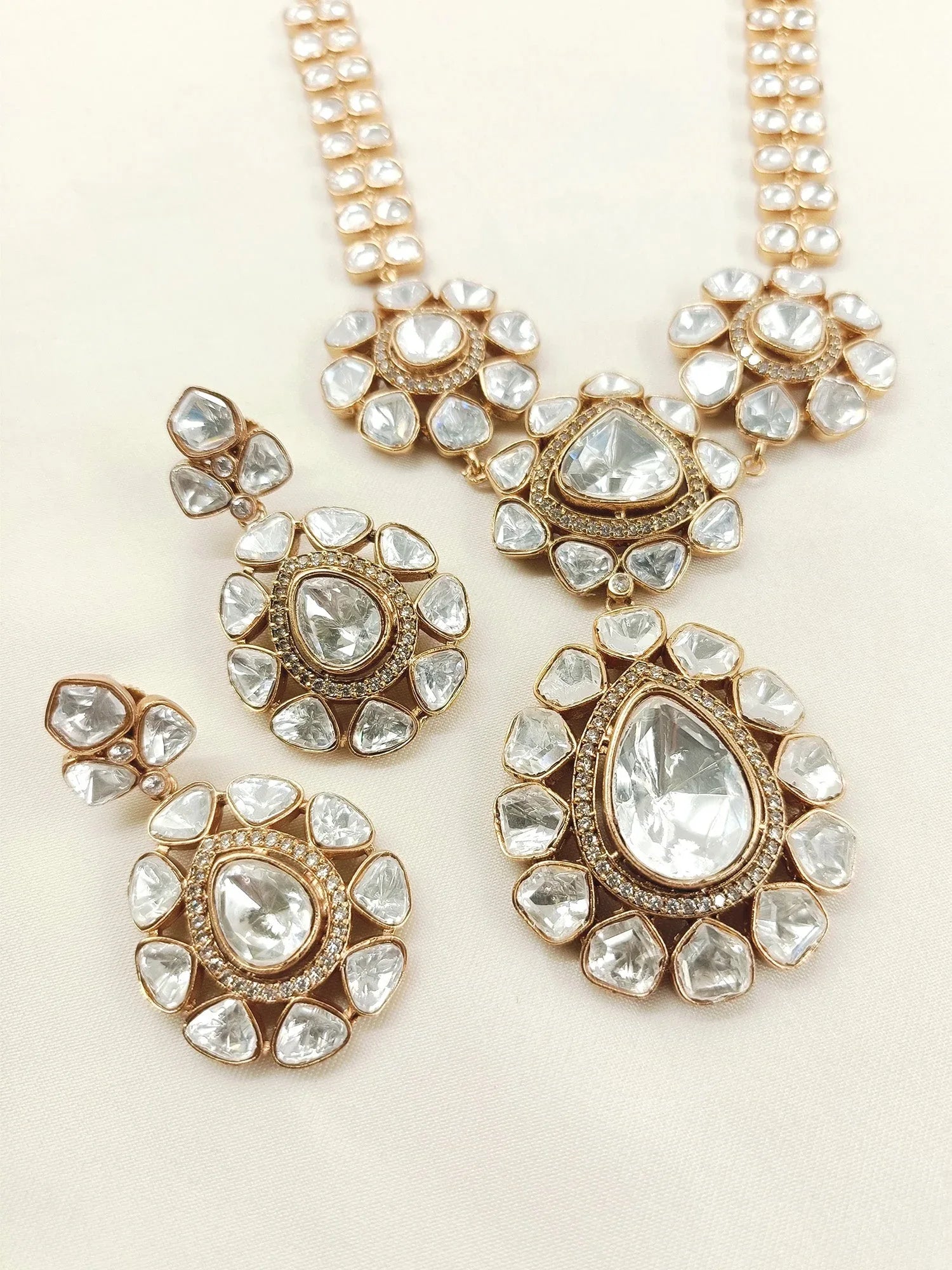 Vishnupriya White Kundan Necklace Set