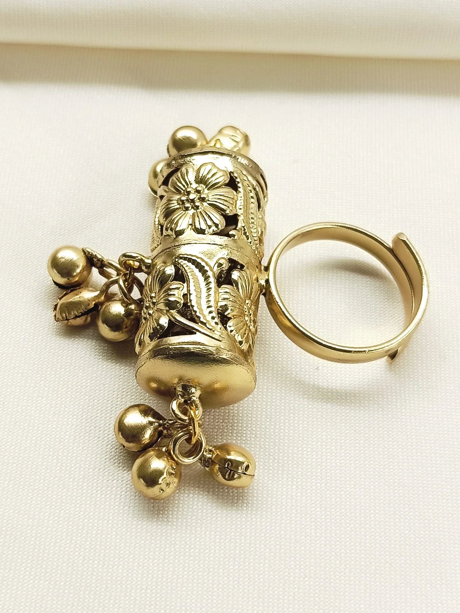 Raksh Golden Men's Finger Ring