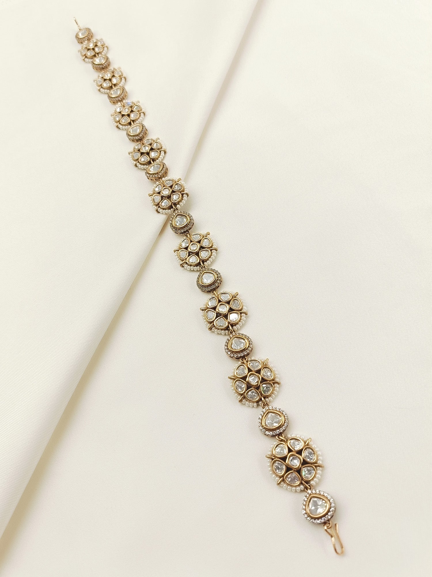 Jigisha White Kundan Sheeshpatti