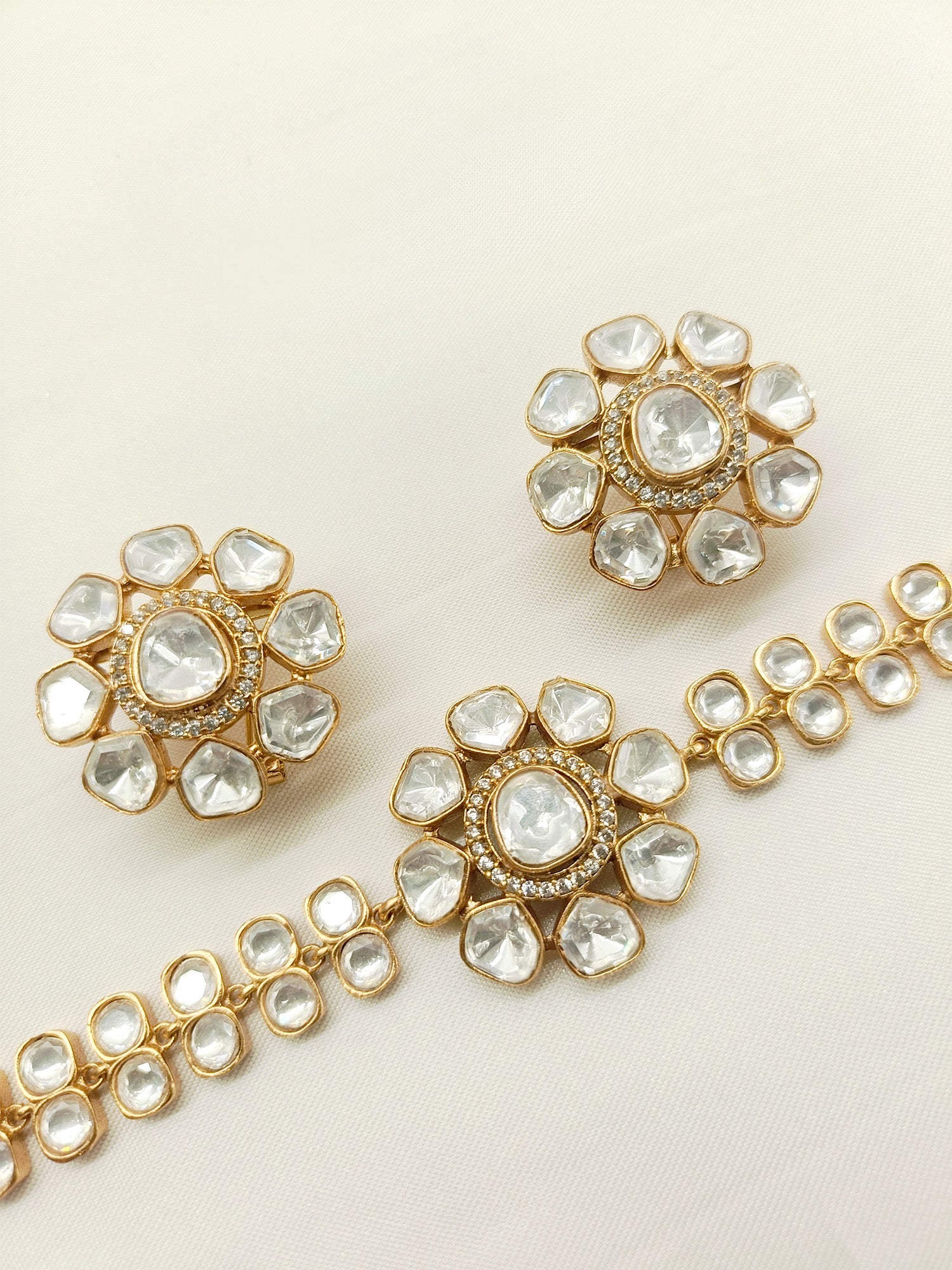 Vipasha White Kundan Choker Set - qivii