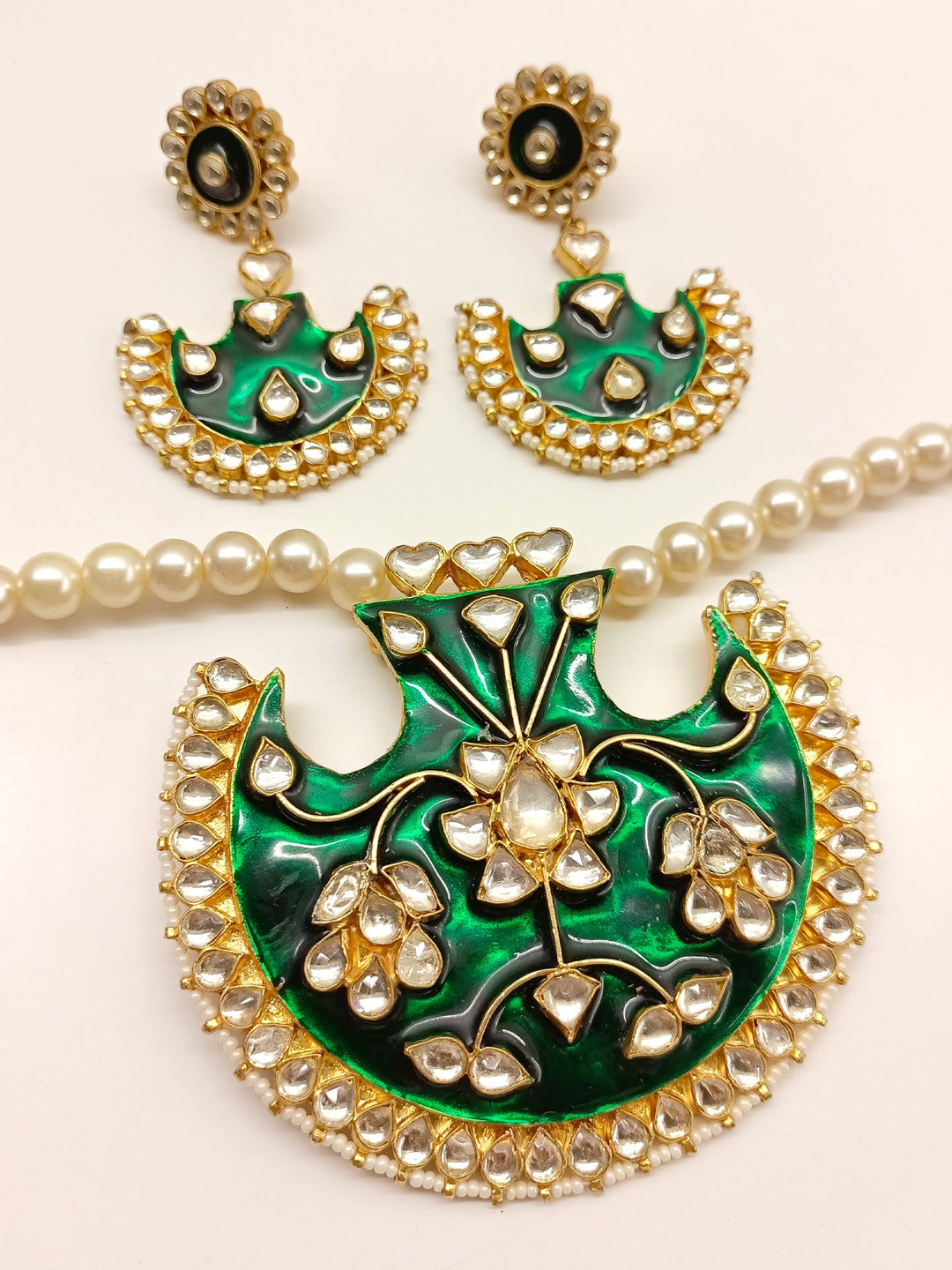 Dominique Green Kundan Pendant Set