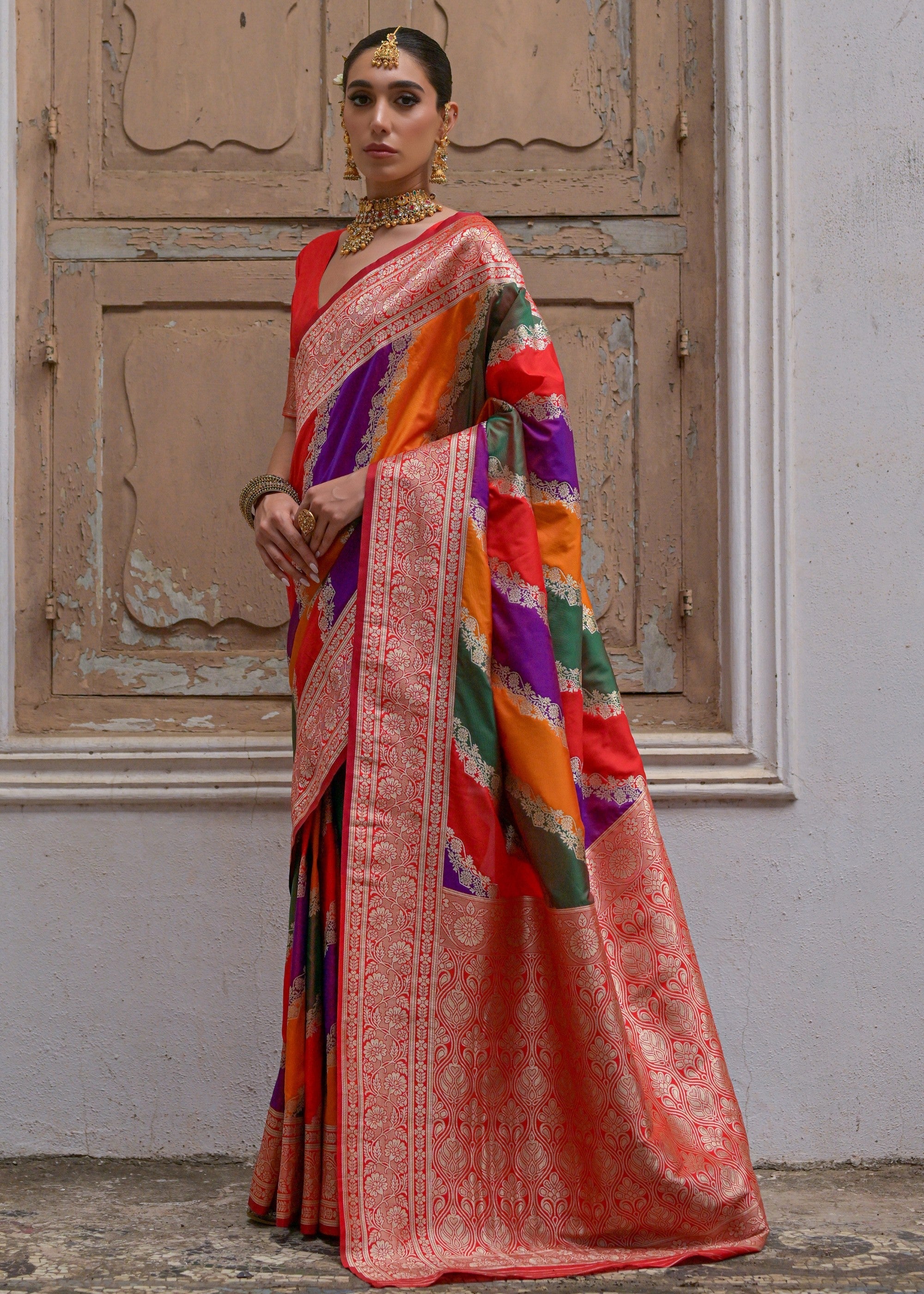 Red Leriya Zari Woven Saree With Contrast Pallu - qivii
