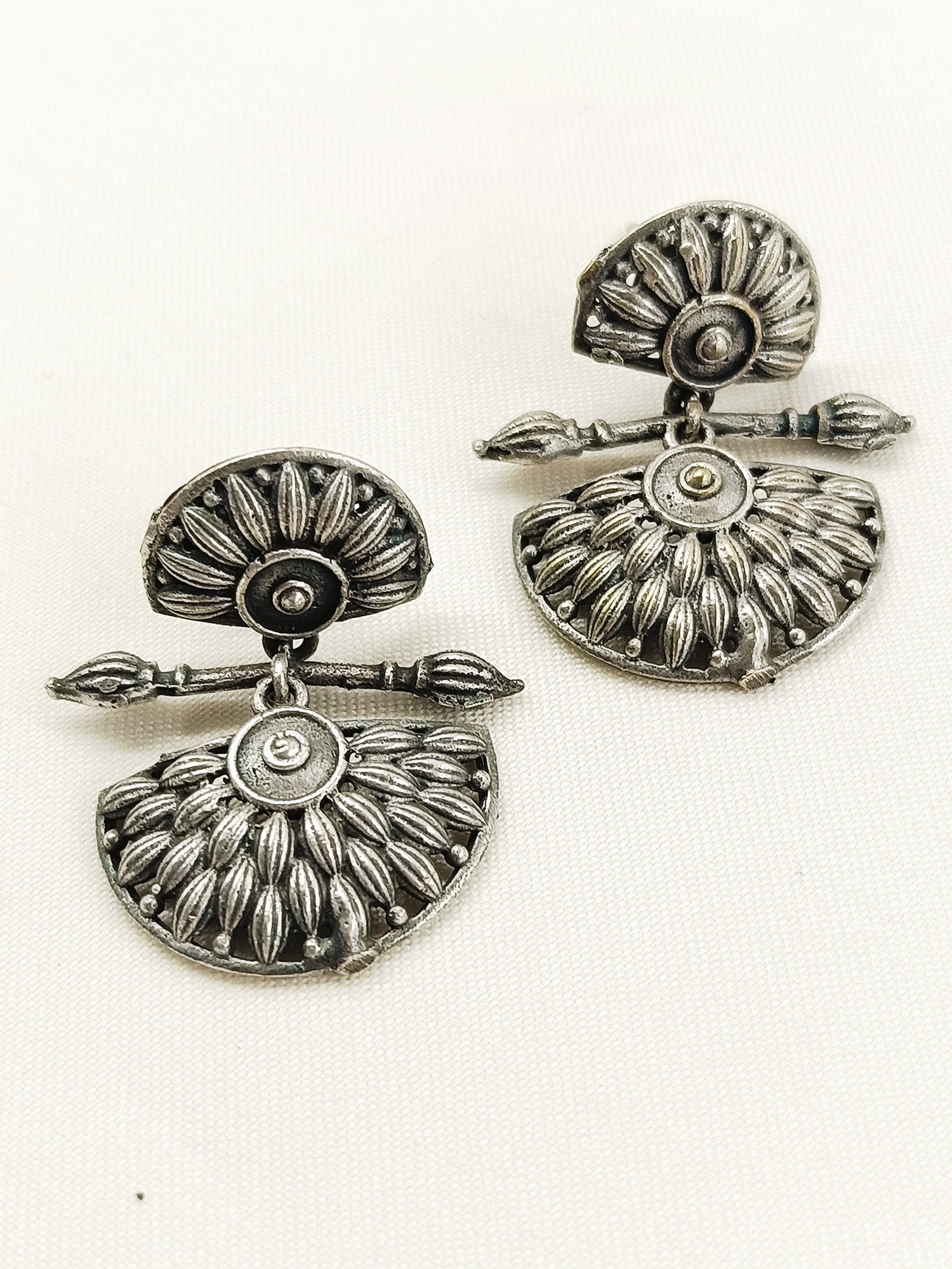 Vigraha Plain Oxidized Earring