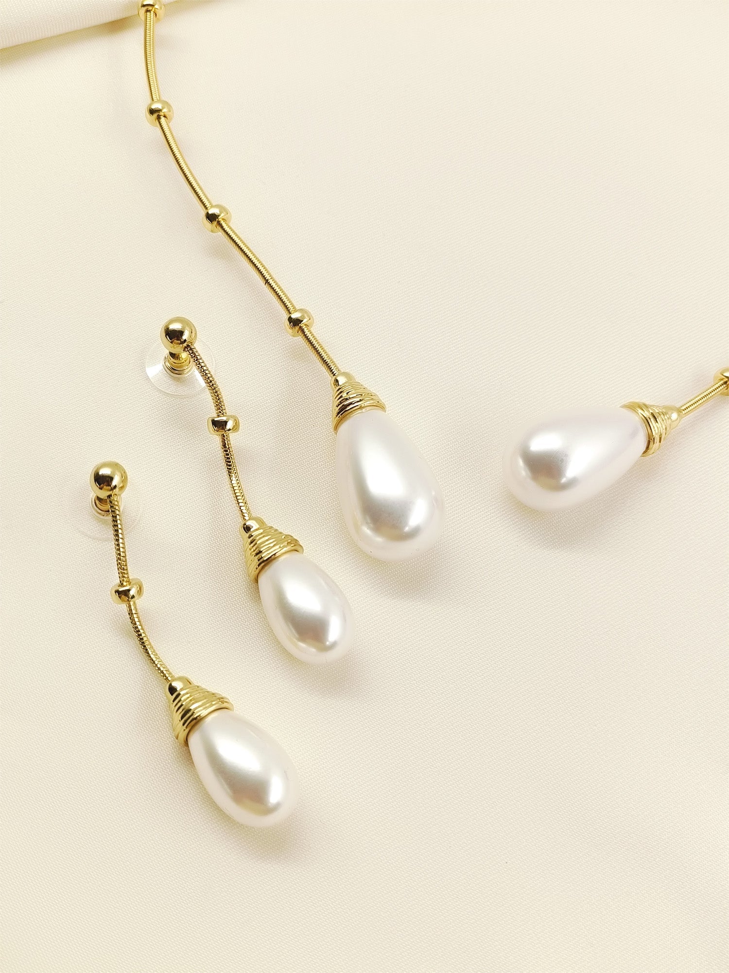 Pankriti White Pearl Western Necklace Set