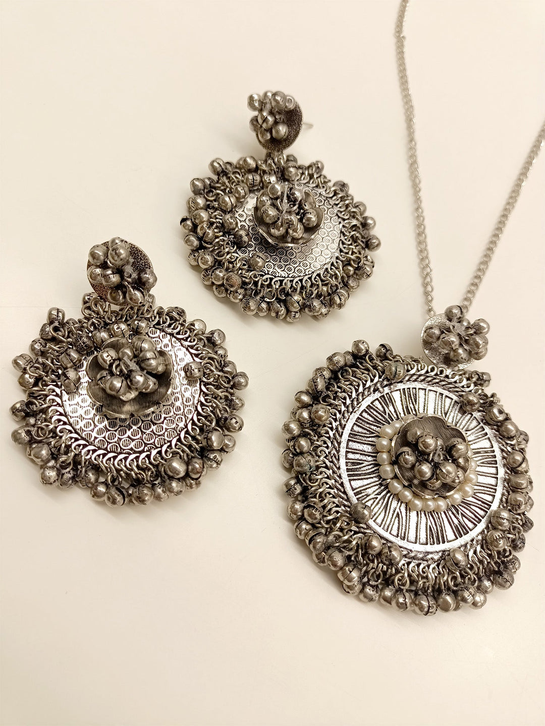 Mirika White Oxidized Pendant Set