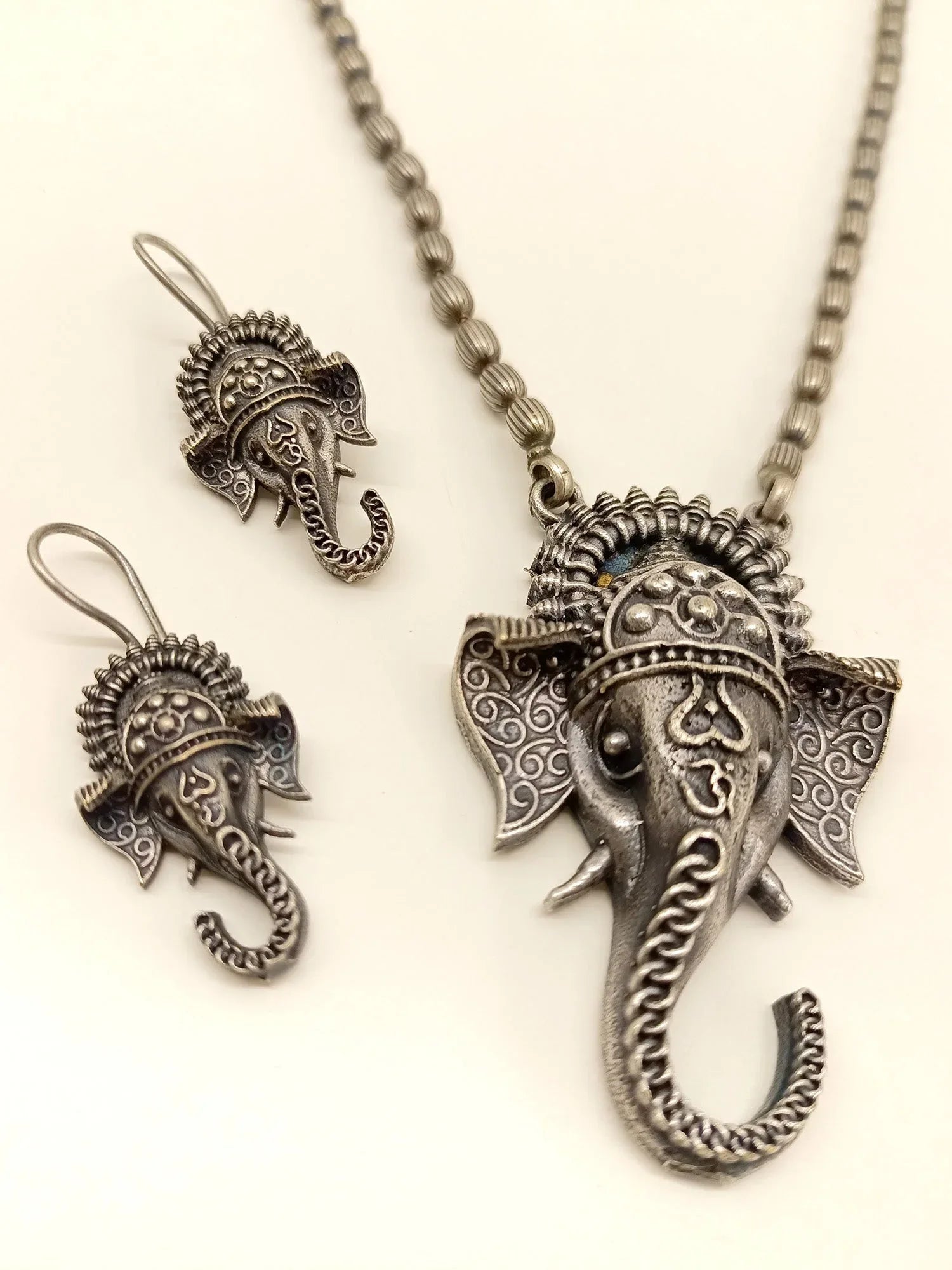 Neety Ganesha Men's Pendant Set