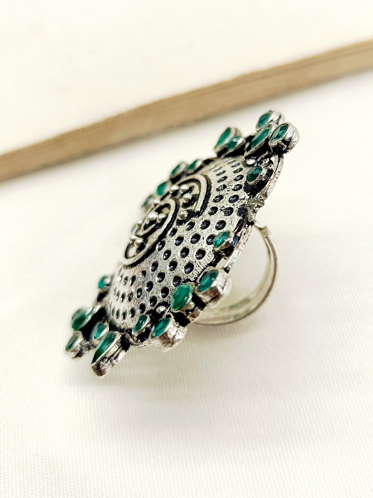 Kalimani Green Oxidized Finger Ring - qivii
