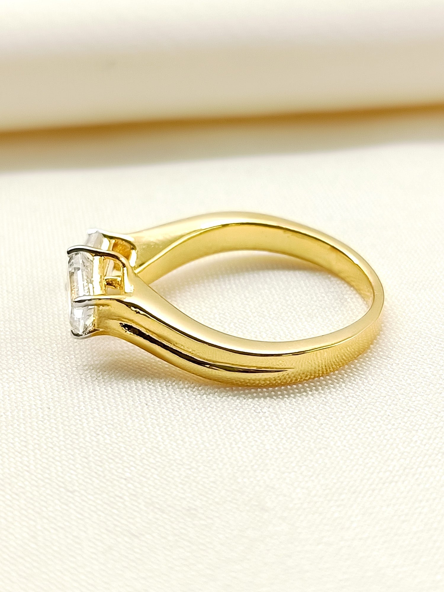 Forum 92.5 Silver Swarovski Stone Finger Ring - qivii