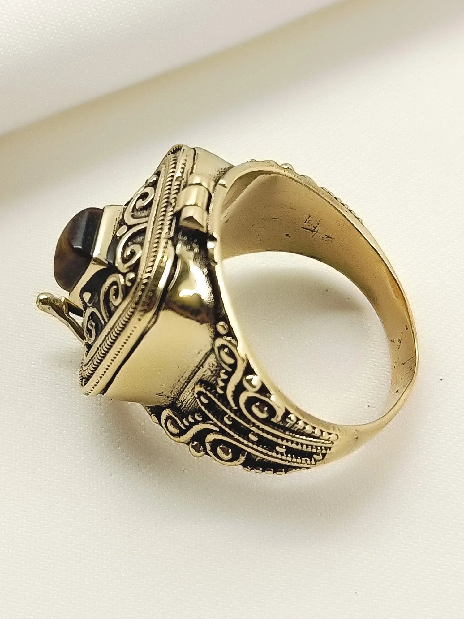 Roop Brown Western Finger Ring