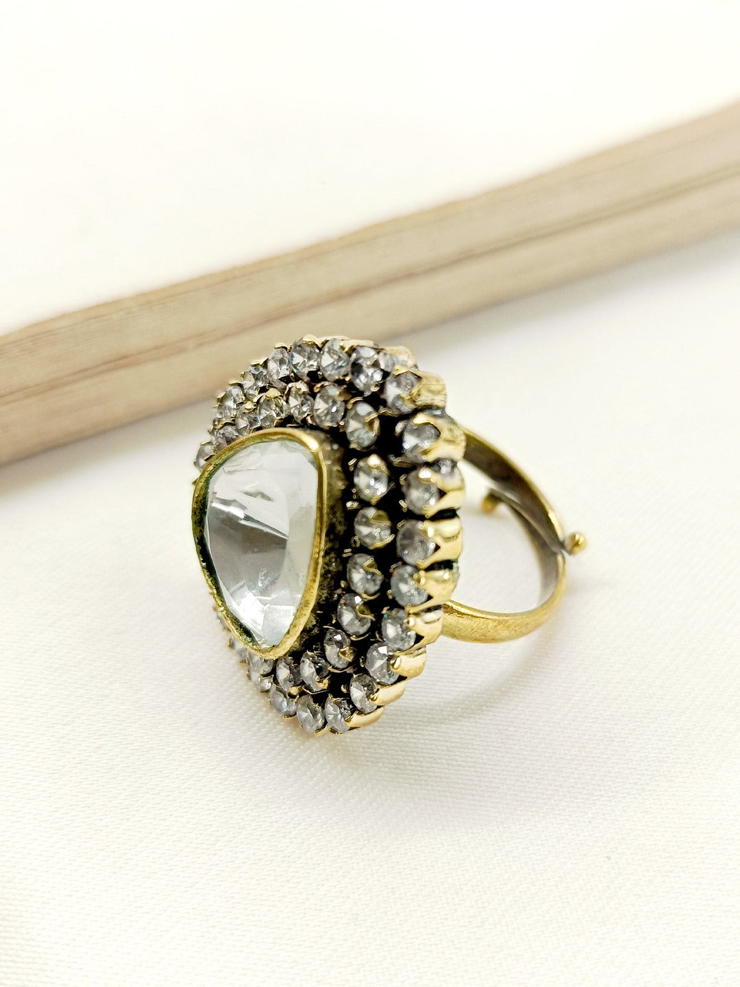  Aarachi White Victorian Finger Ring Featuring a Stunning Oval-Cut Sapphire Surrounded by Lustrous Pearls