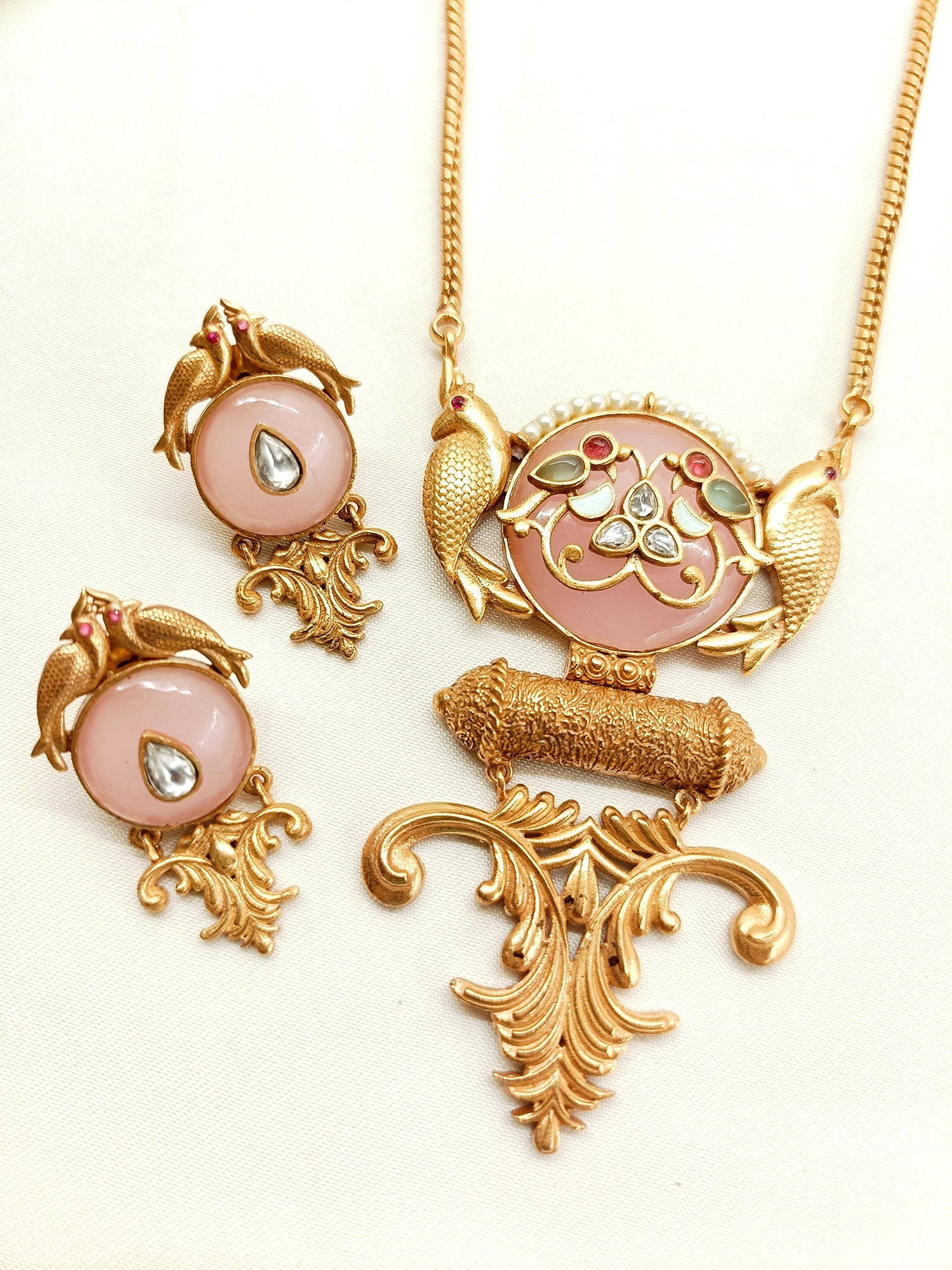 Shazahna Baby Pink Boutique Necklace Set - qivii