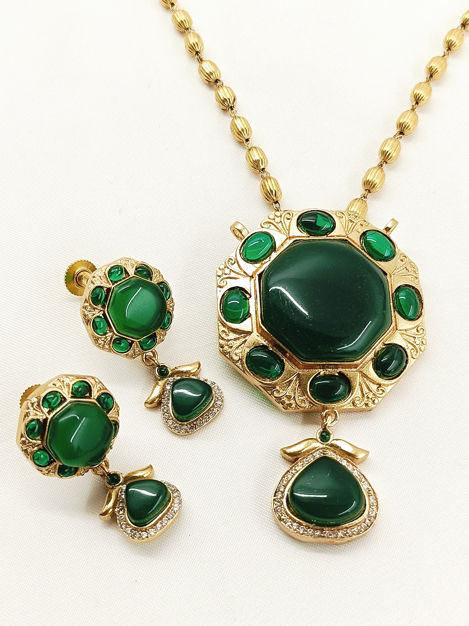 Priyansha Green Oxidized Pendant Set