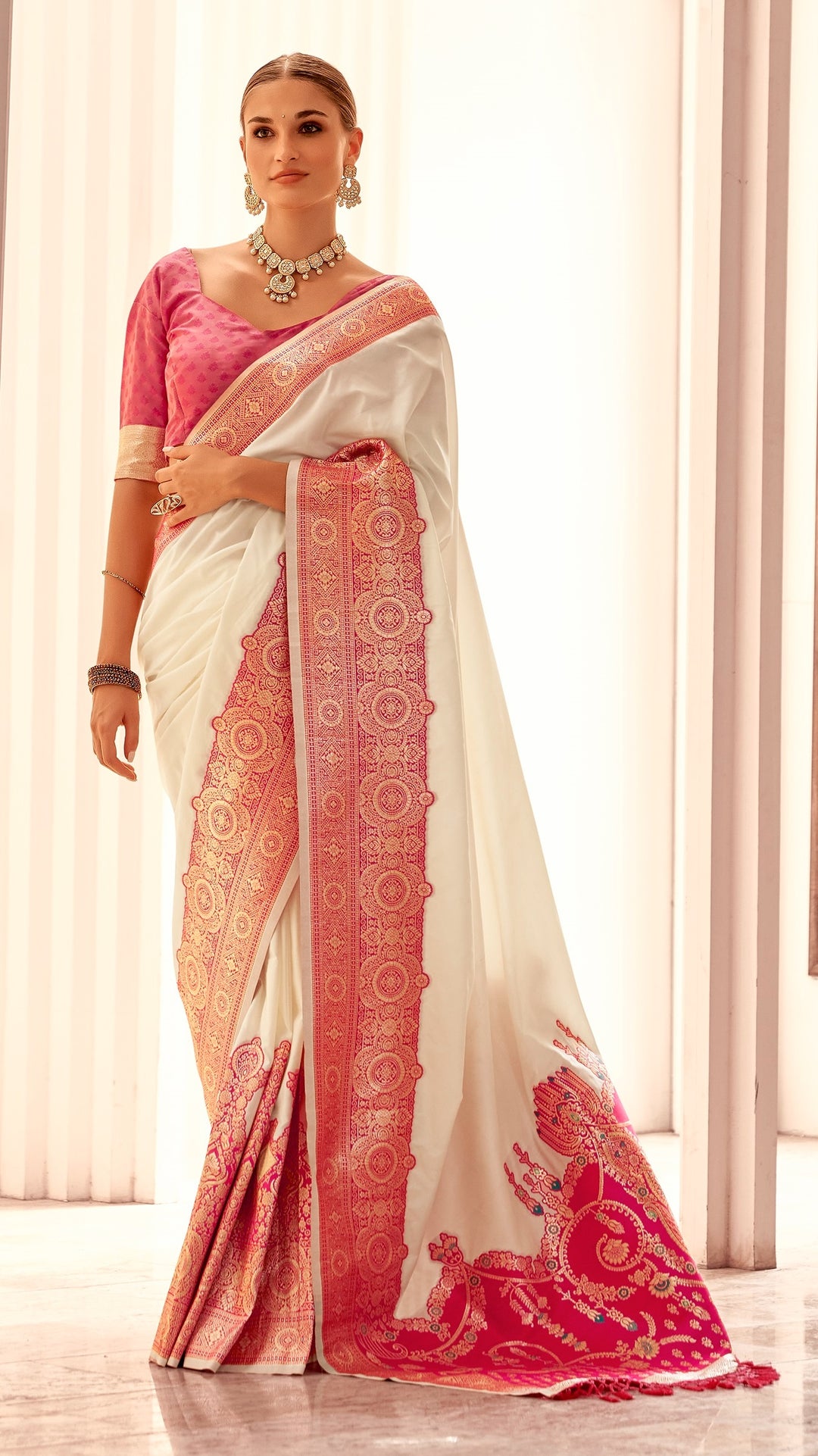 White soft silk saree with intricate weaving and contrasting border design