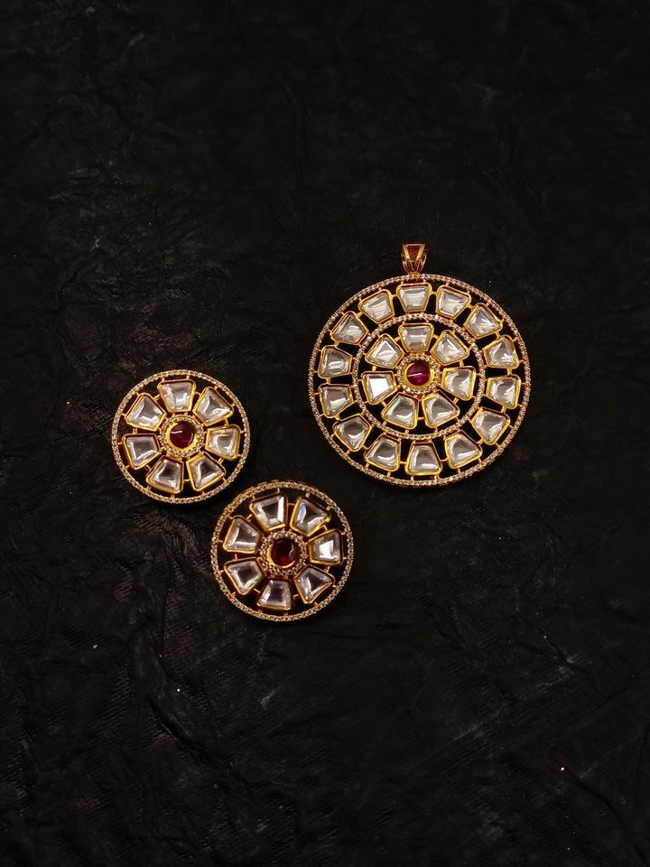 Daisy Ruby Kundan Round Pendant Set