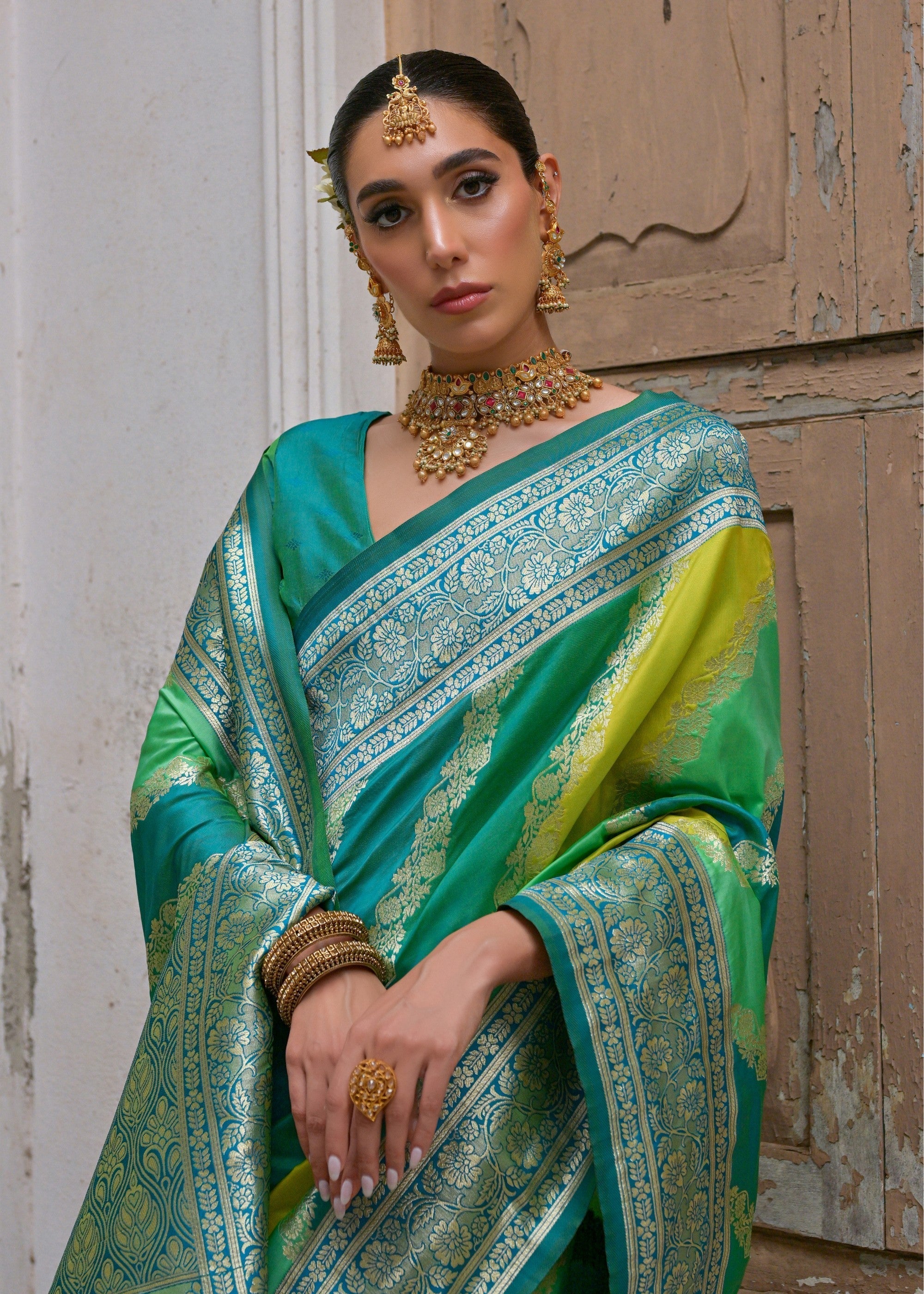 Green Leriya Zari Woven Saree With Contrast Pallu - qivii