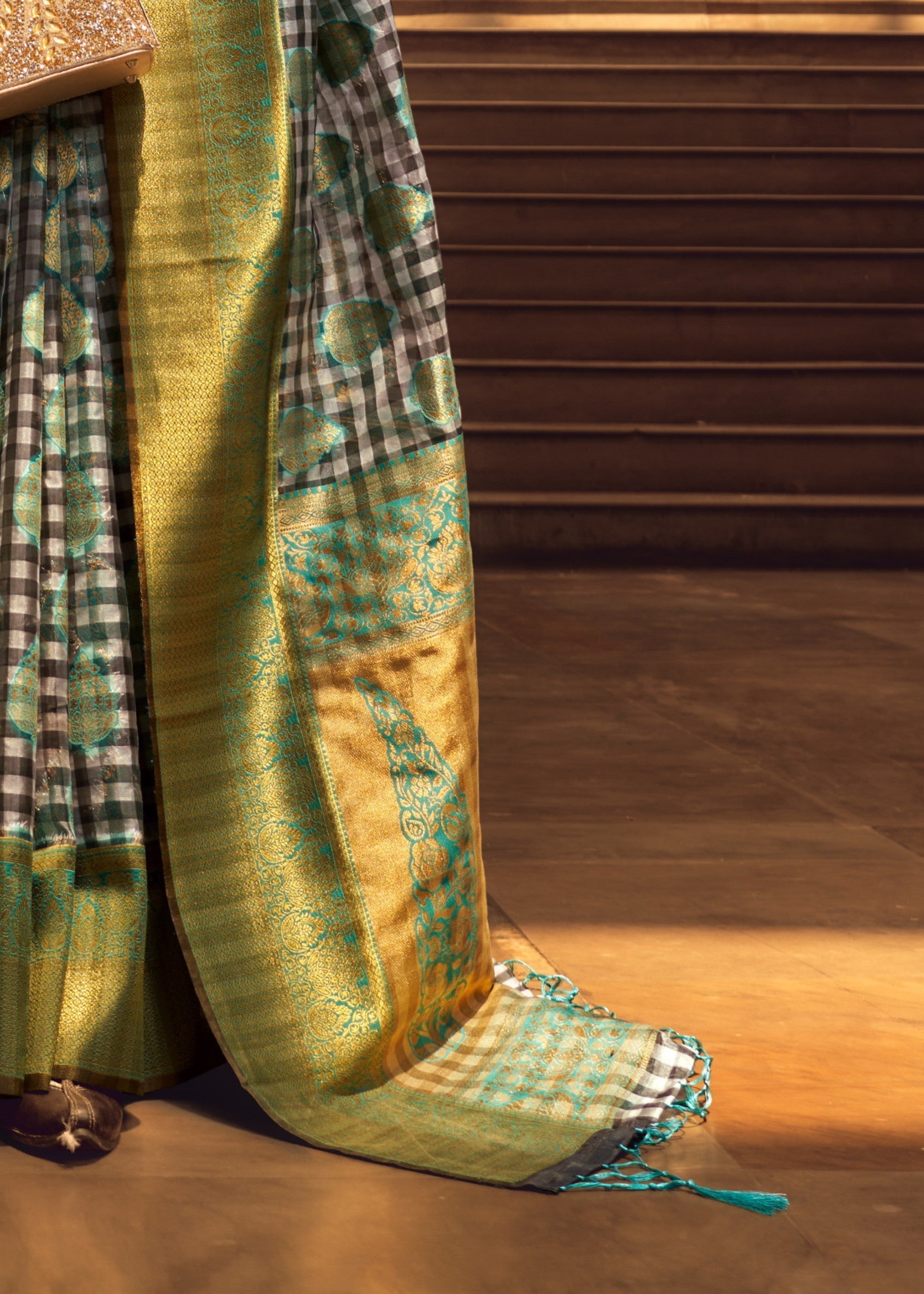 Green Check Handloom Weaving Silk Saree - qivii