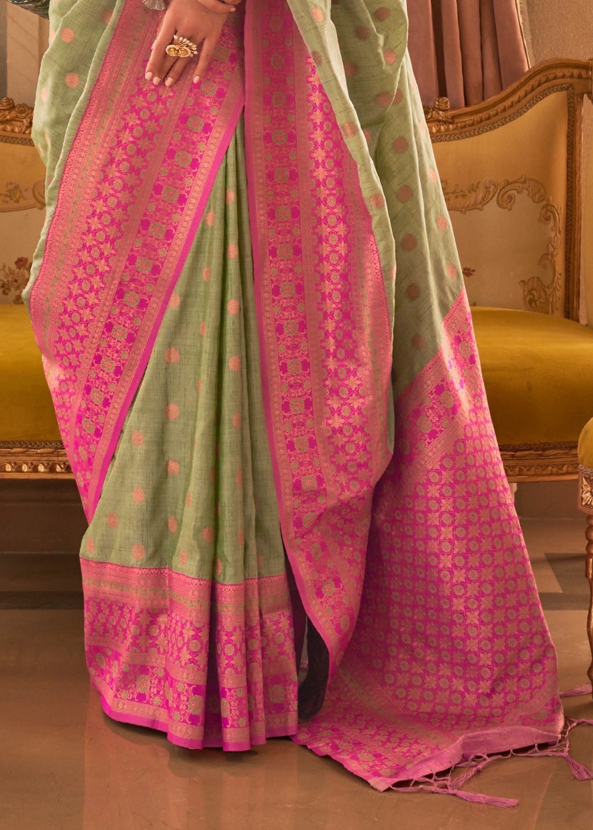 Apple Green Bamboo Copper Zari Handloom Weaving Saree - qivii